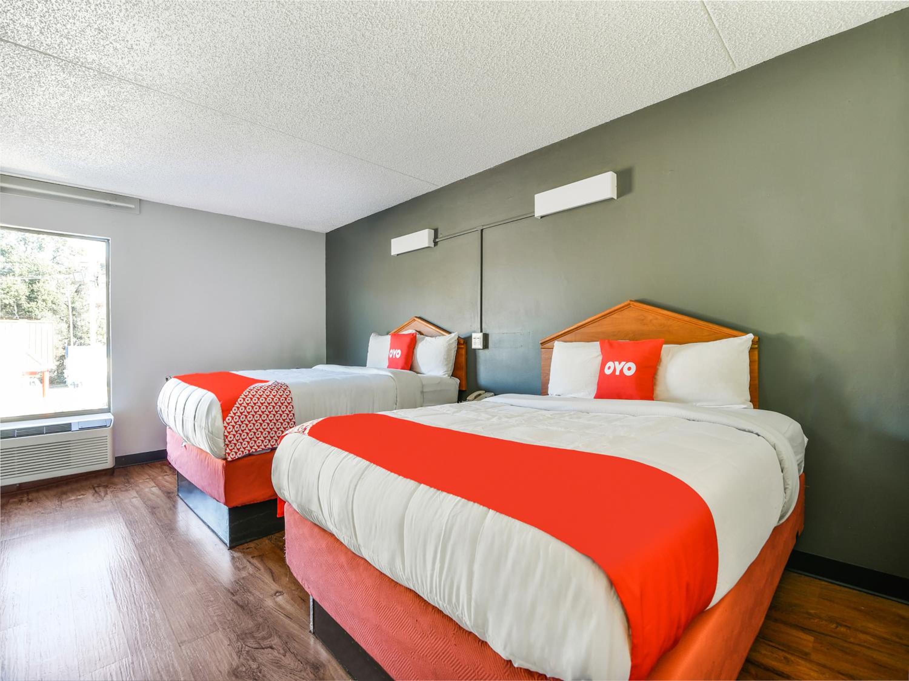 Deluxe Queen Room with Two Queen Beds photo 1