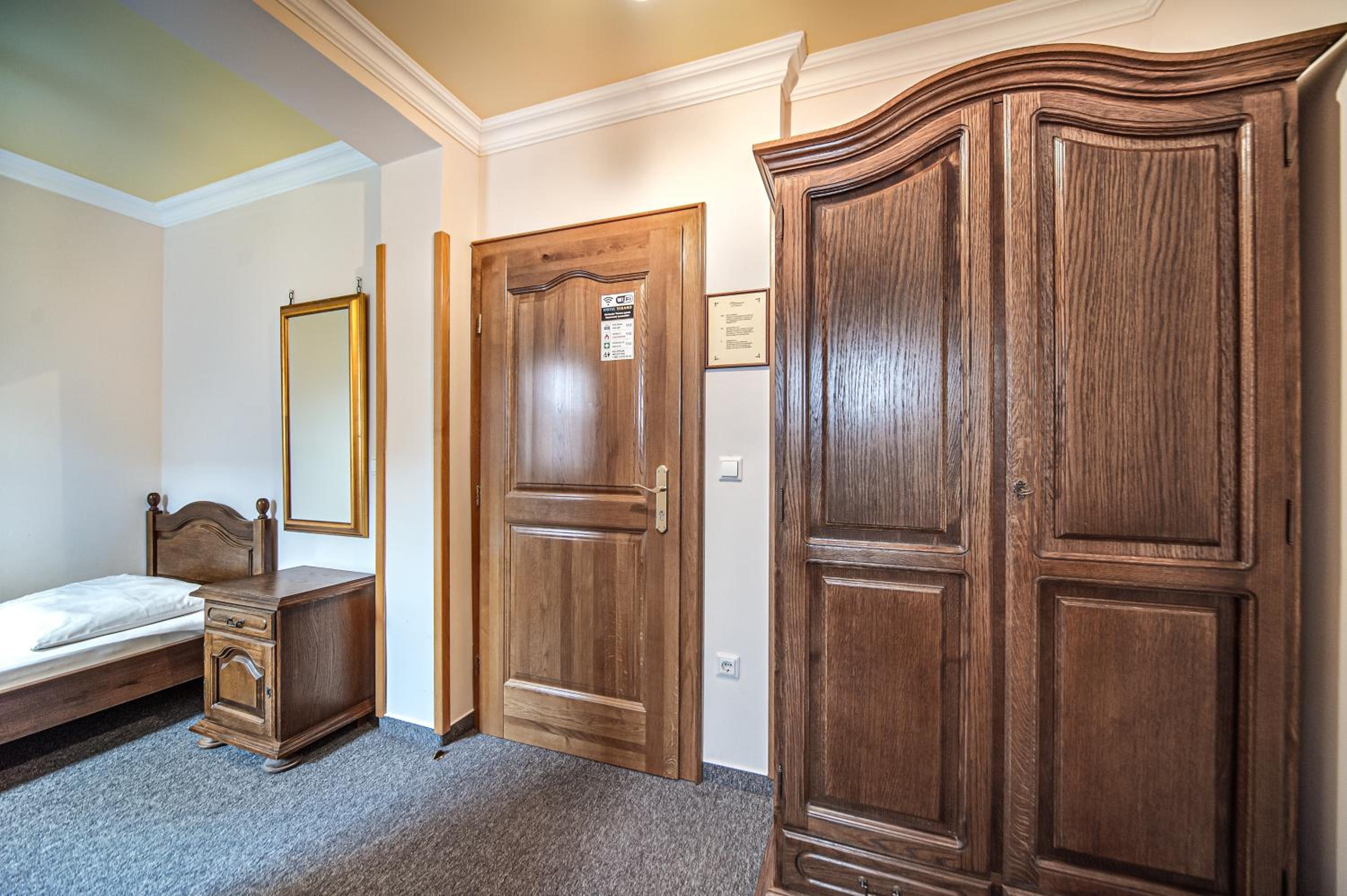 Single Room with Bathroom photo 3