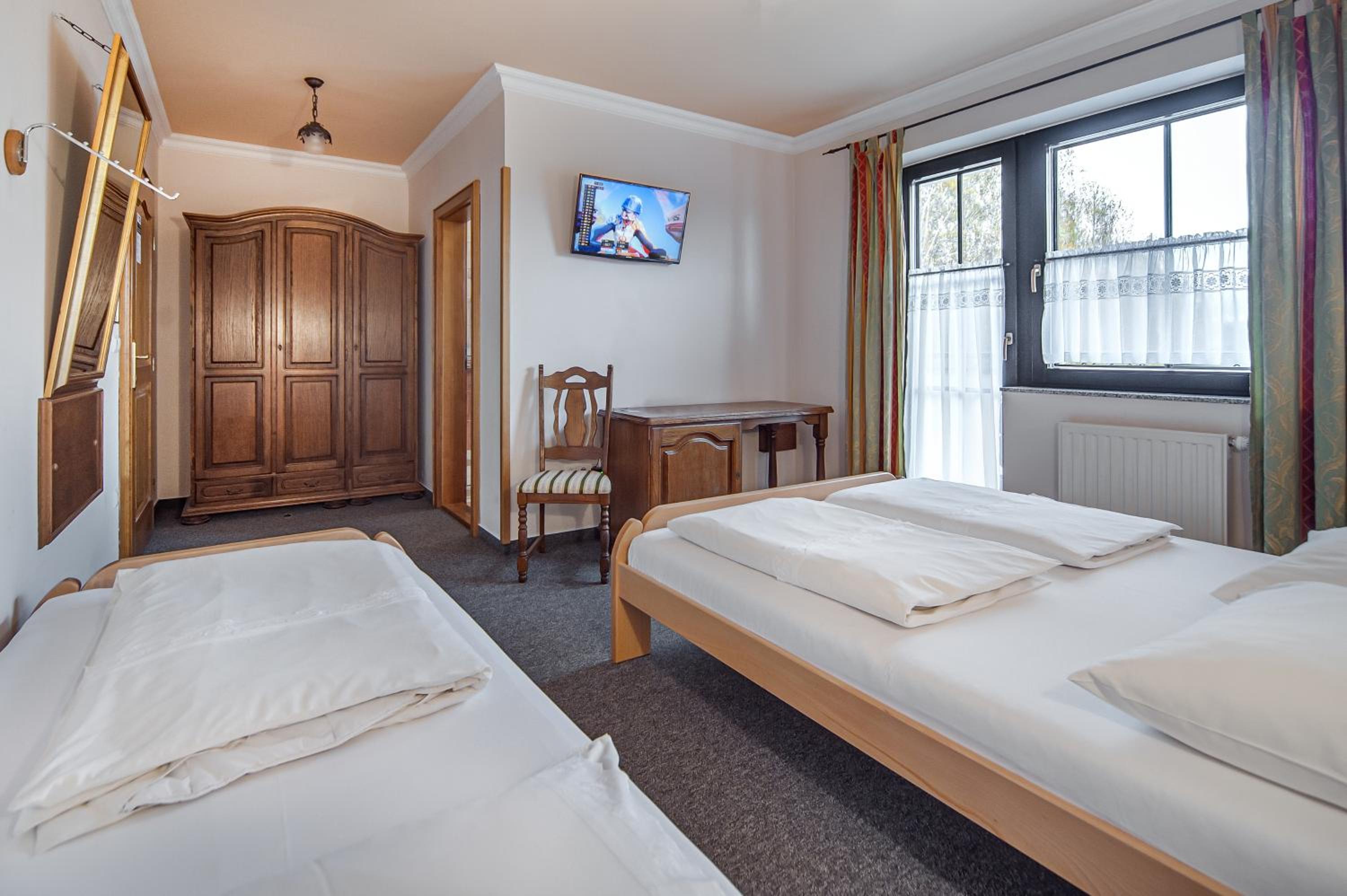 Superior Triple Room with Balcony and Free Parking photo 1
