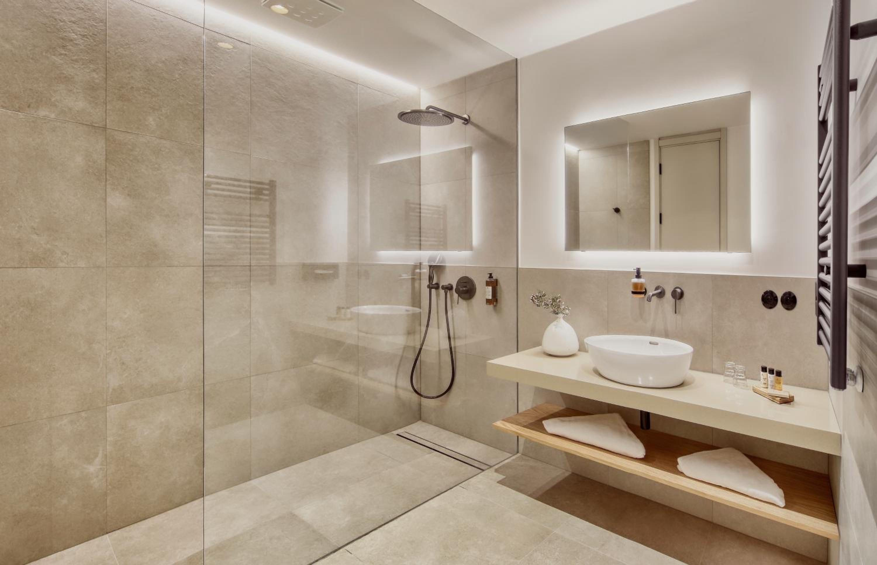 Standard Double or Twin Room - Photo 3