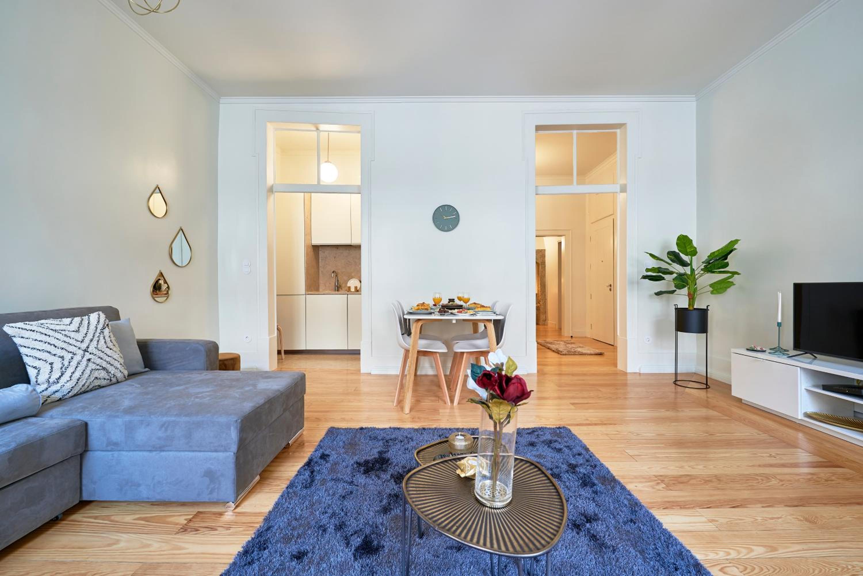 Two-Bedroom Apartment - Photo 2