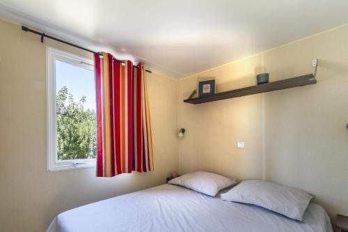 Classic Mobile Home Three Bedrooms  photo 1