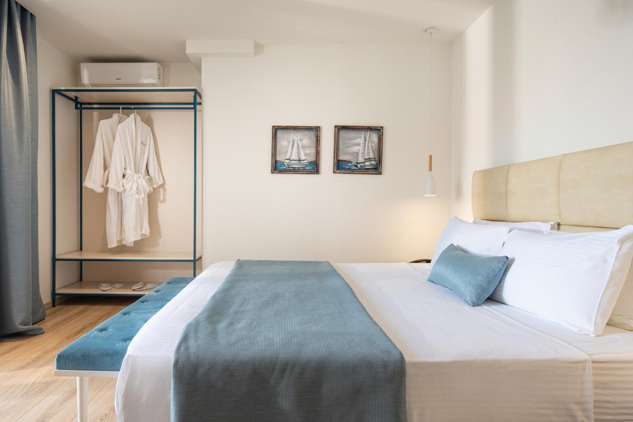 Suite with Spa Bath photo 3