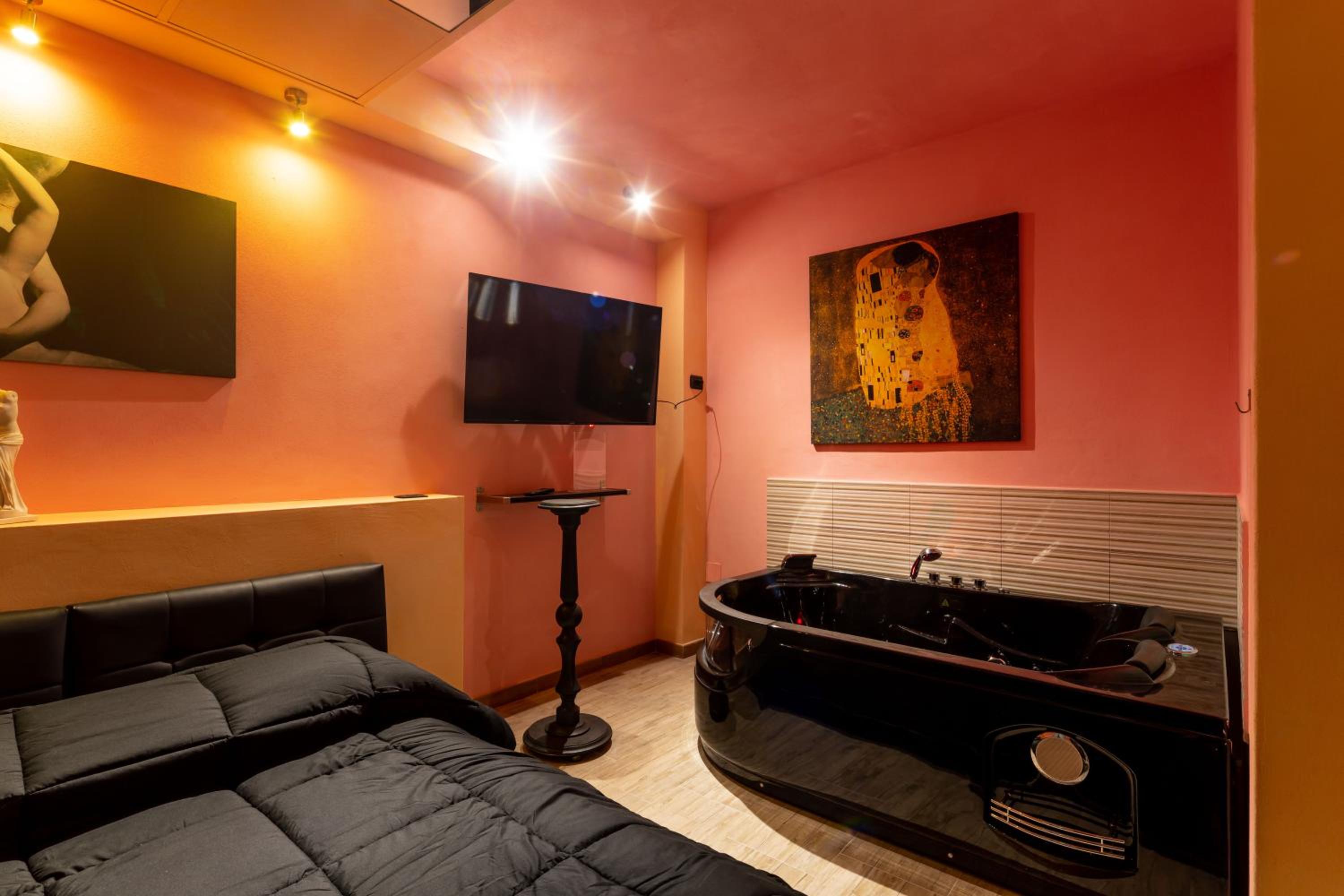 Studio Apartment - Photo 10