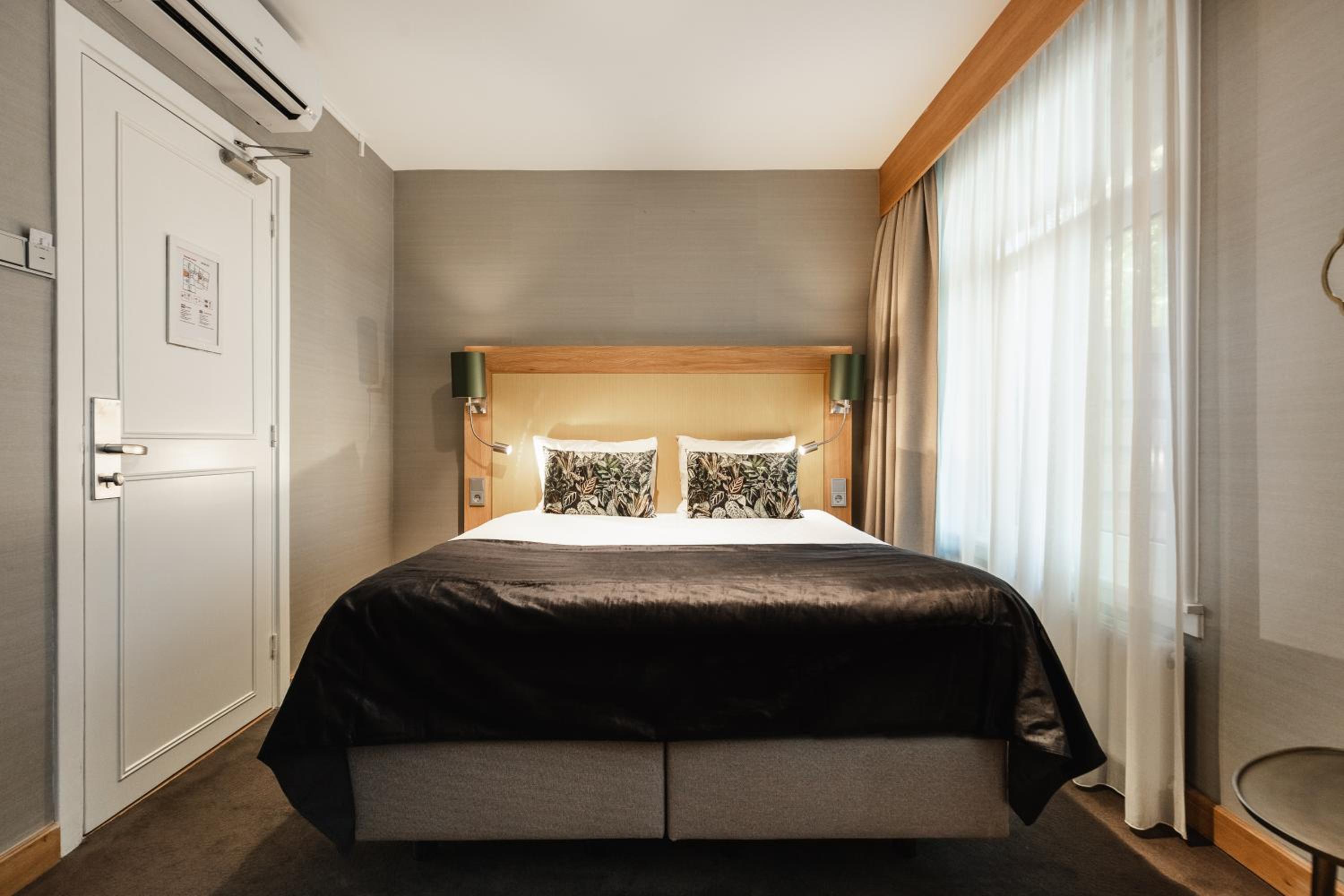 Standard Queen Room photo 1