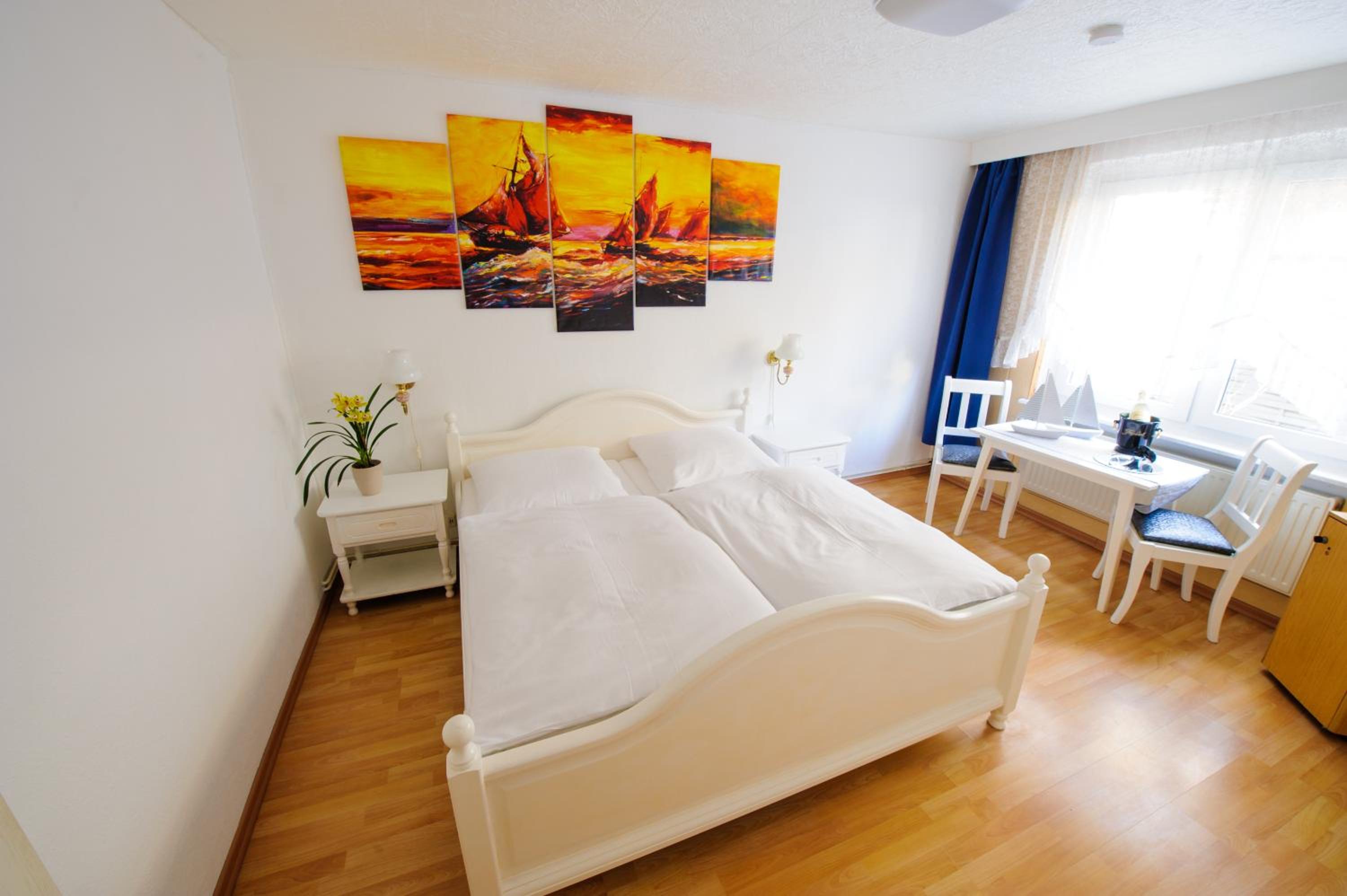 Economy Double Room photo 3