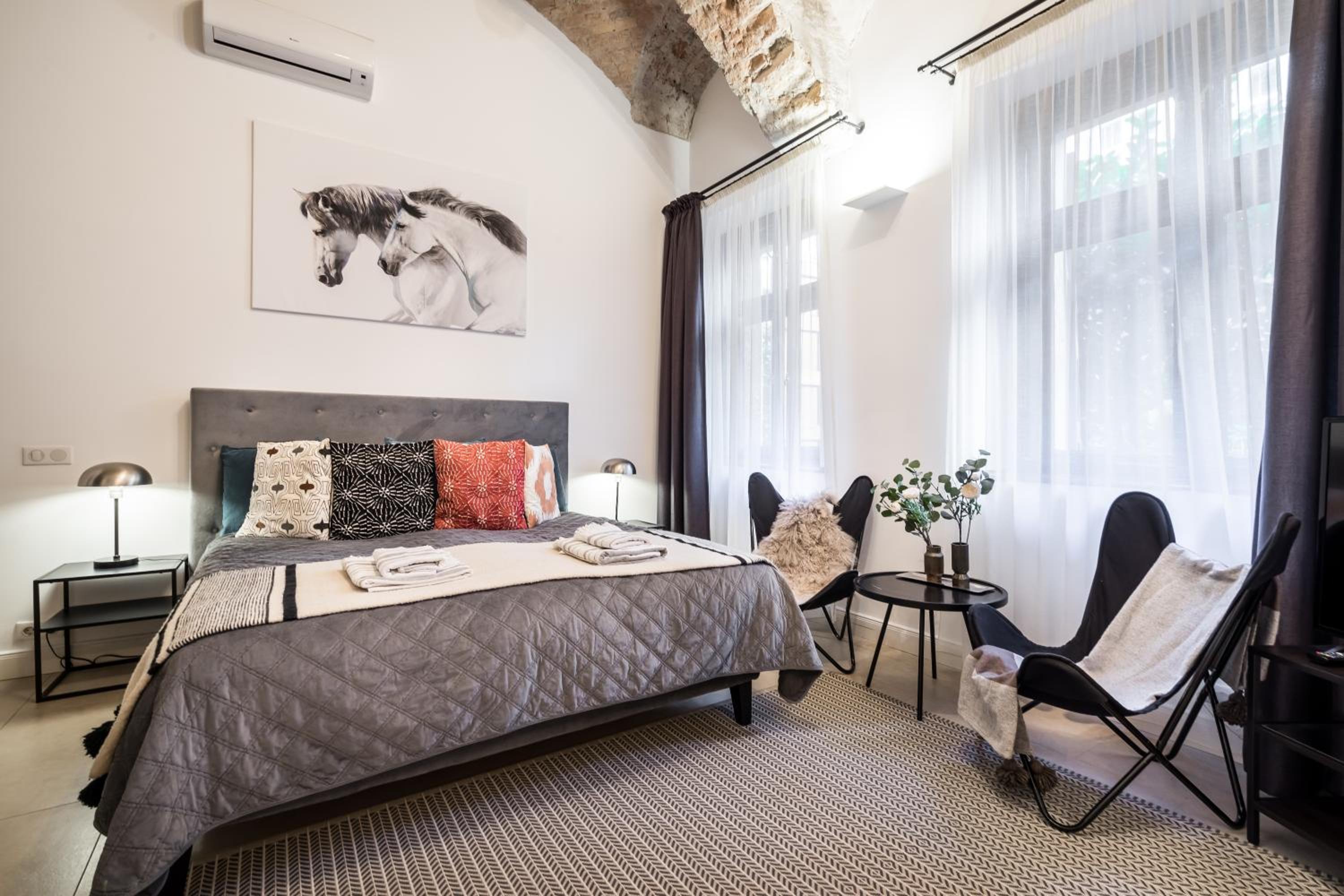 New luxury design apartment close to Parliament
