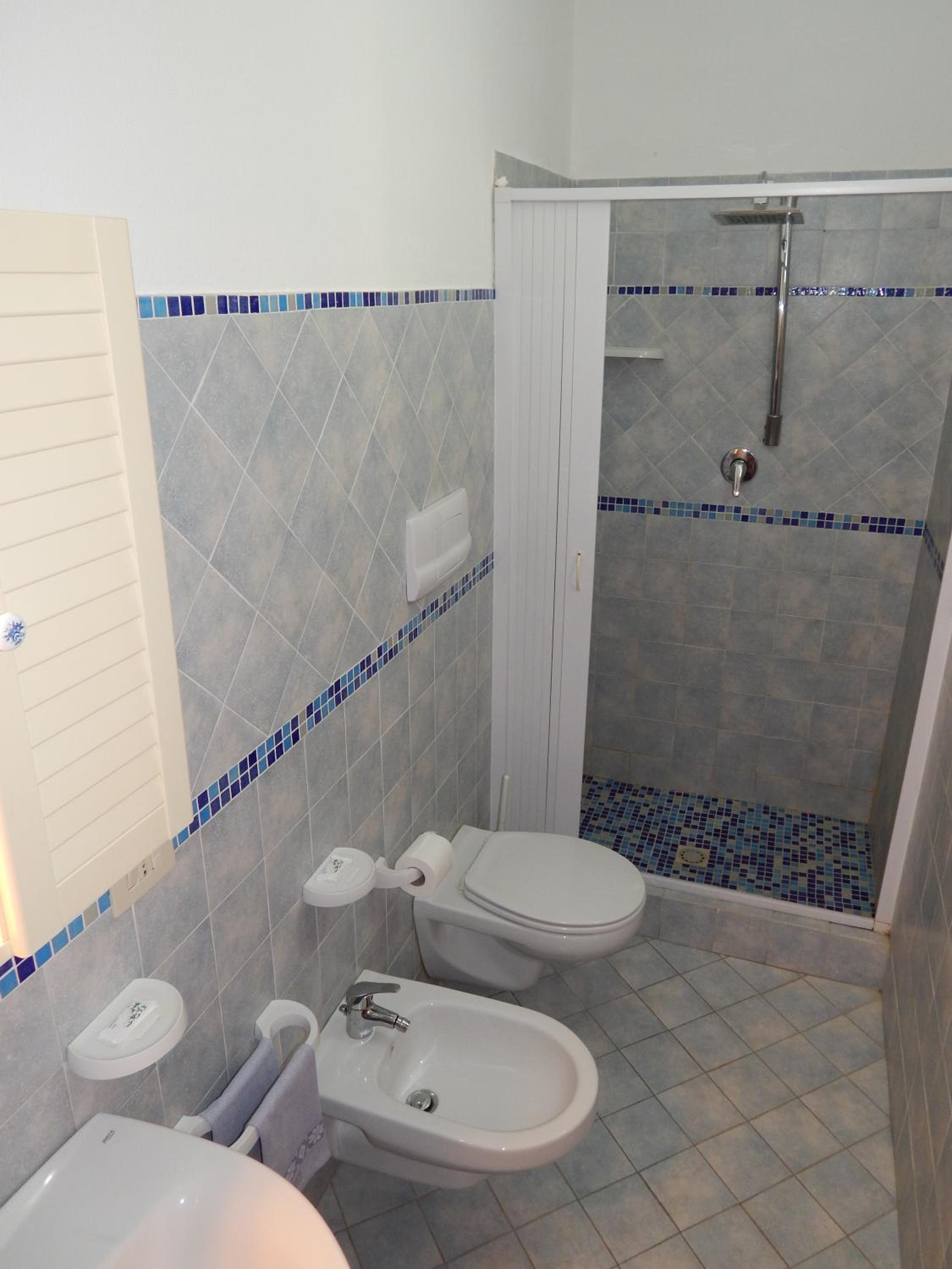 Double or Twin Room - Photo 6