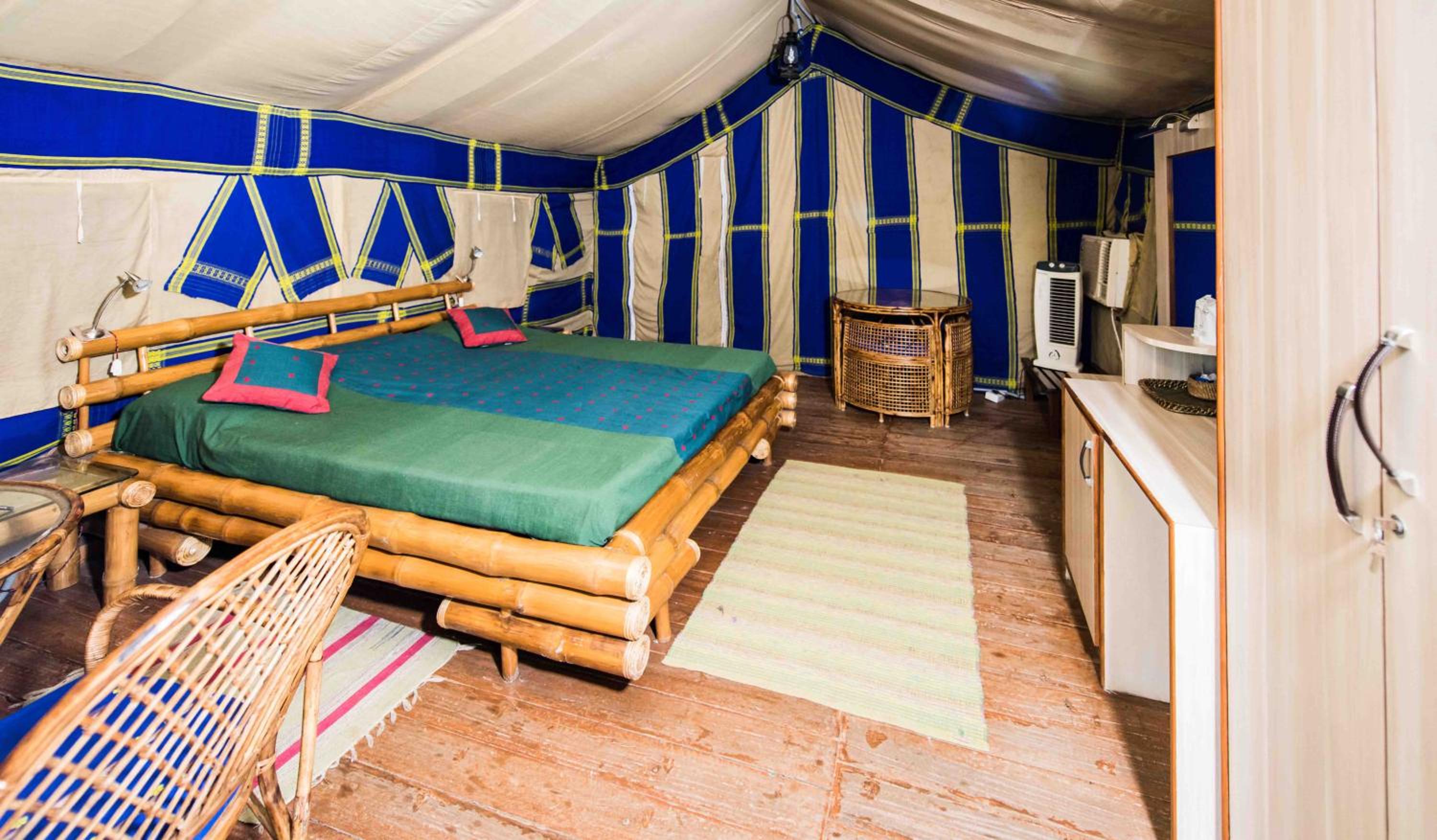 Deluxe Double Room (2 Adults + 1 Child) - Photo 2