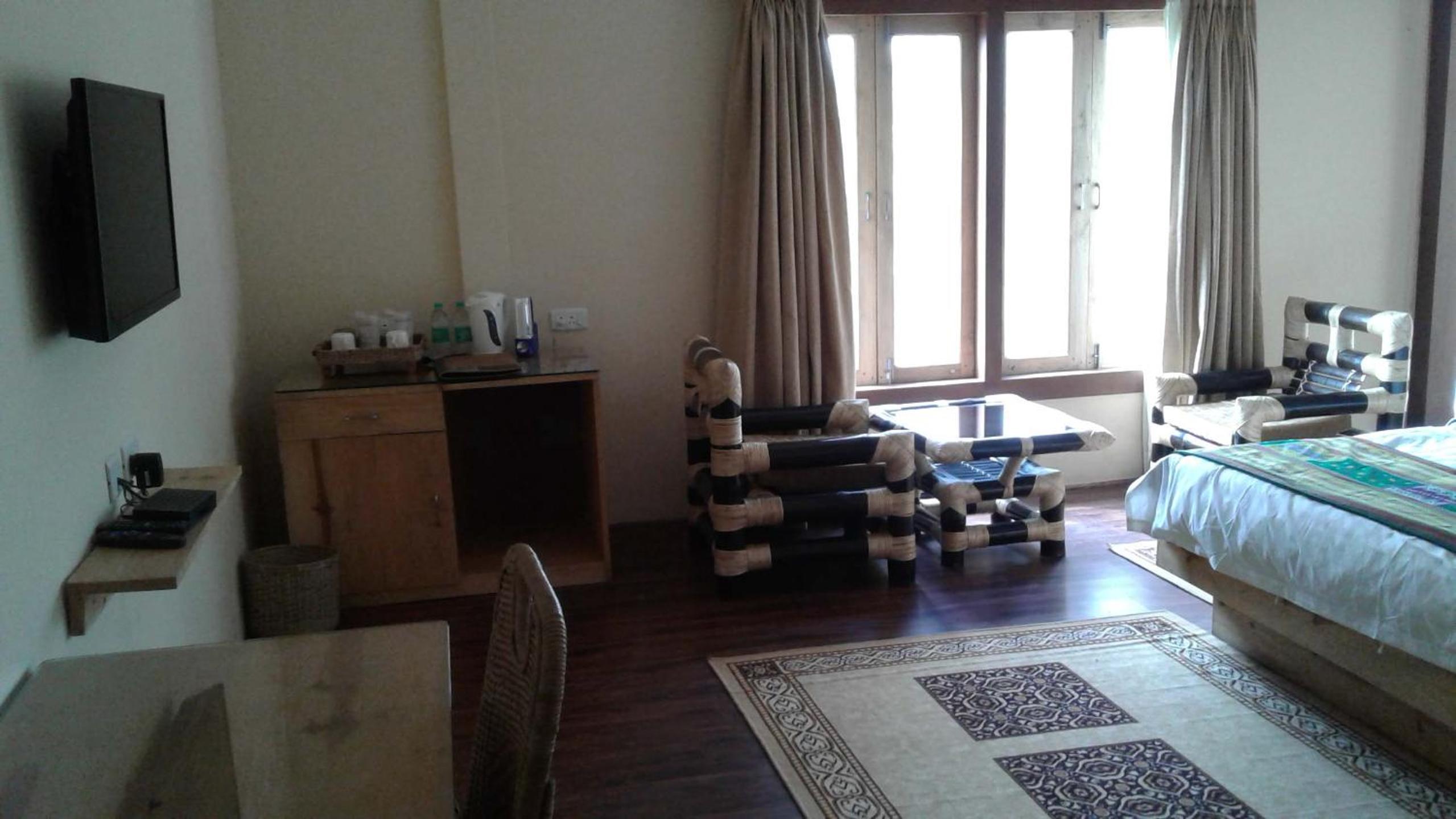 Deluxe Double Room with Balcony photo 3