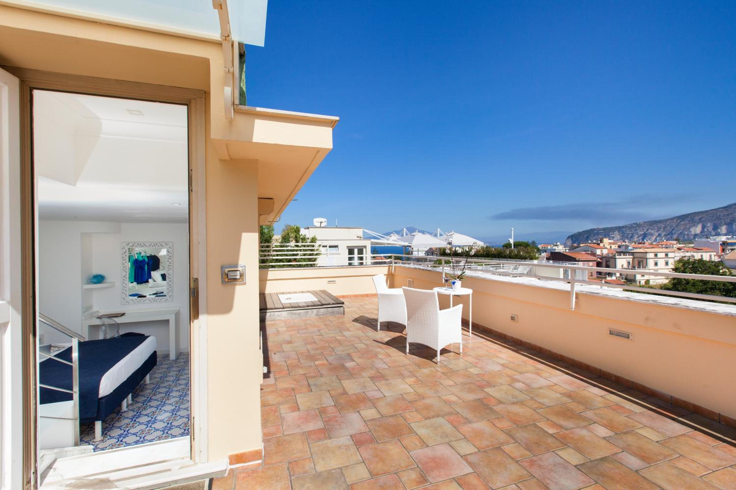 Double Room with Terrace thumbnail 6