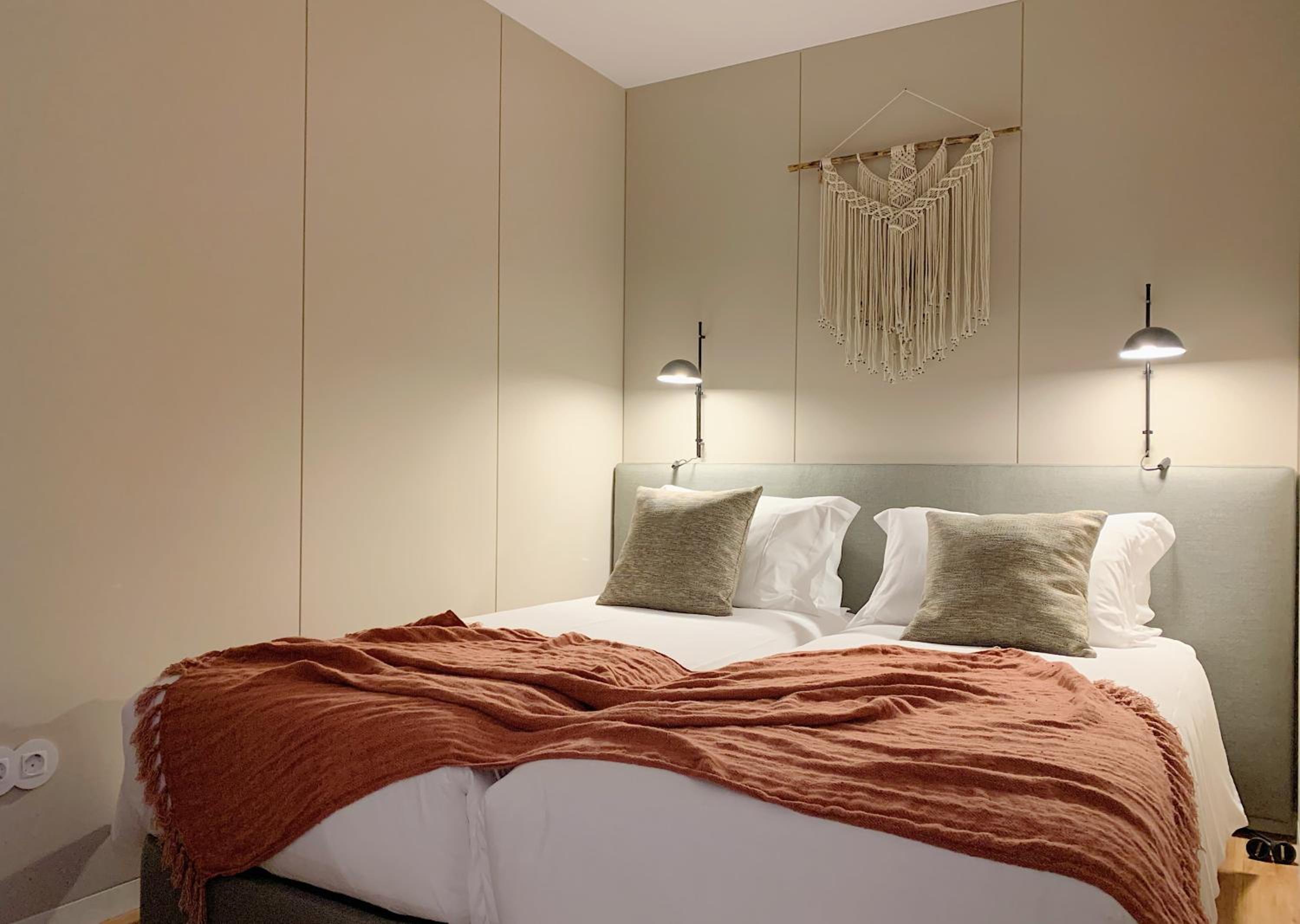 Studio Apartment - Photo 2