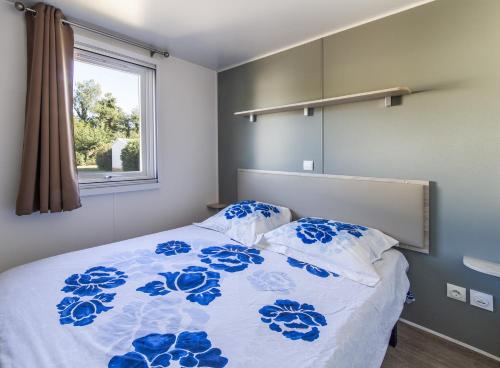  Classic Mobile Home Two Bedrooms photo 2