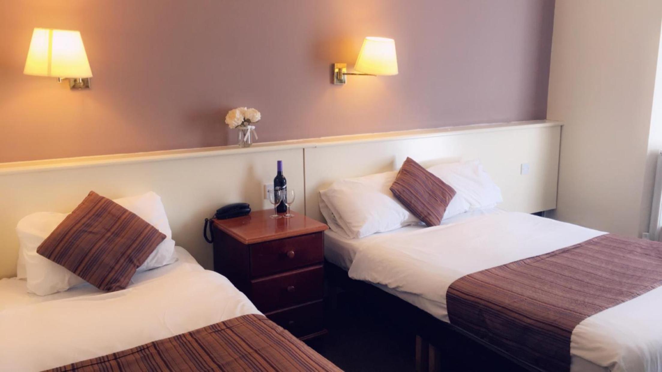 Twin Room - Photo 7