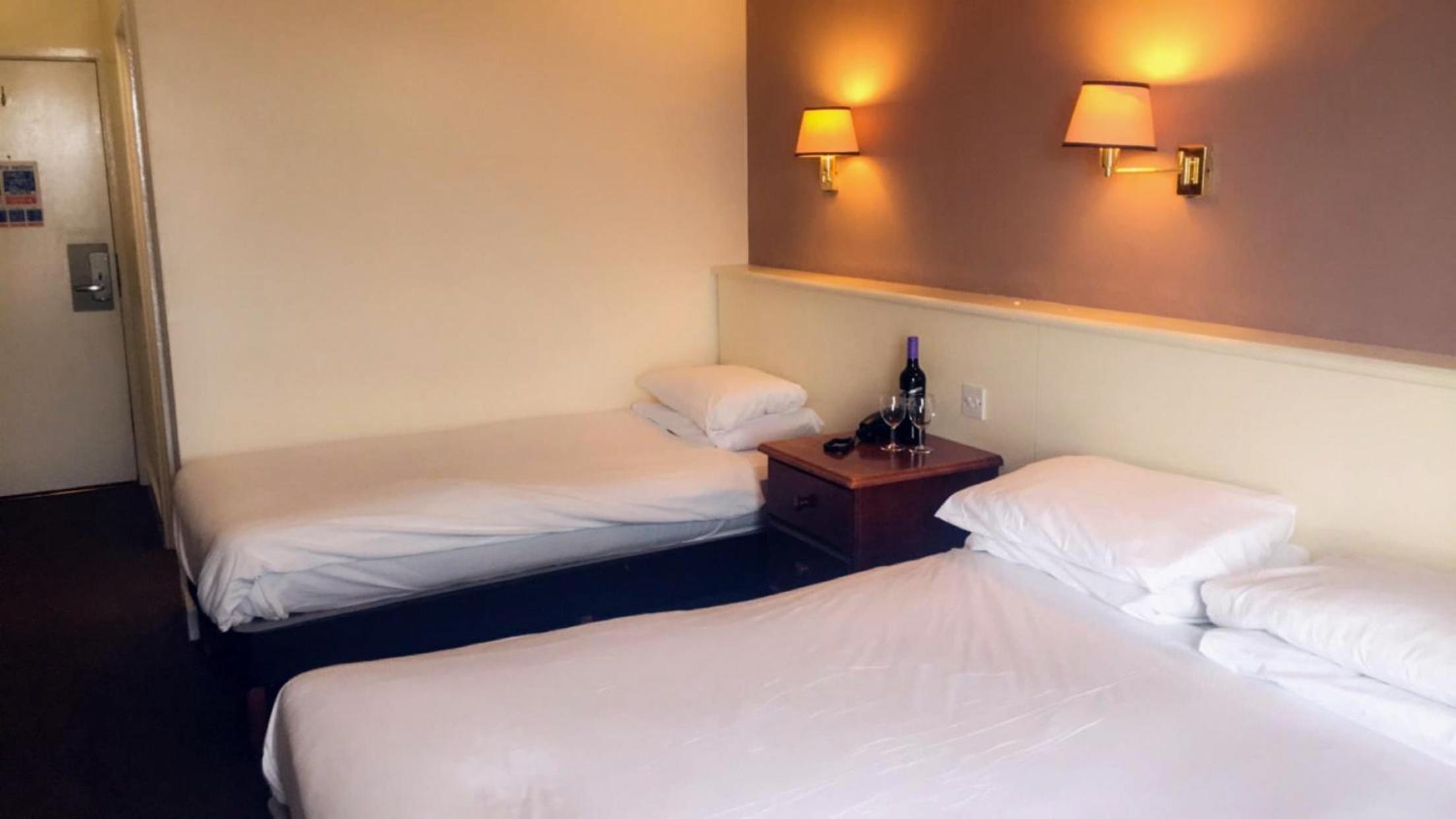 Twin Room - Photo 6