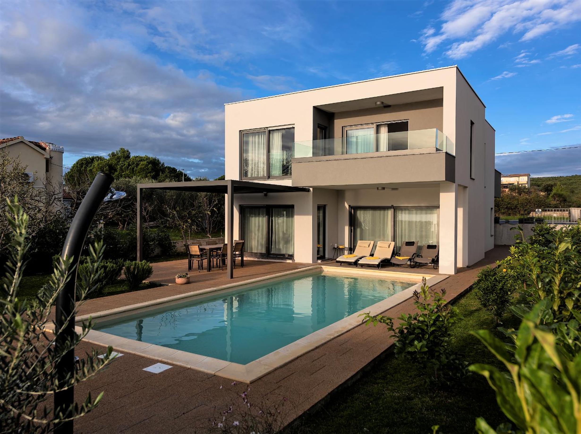 Villa photo 2