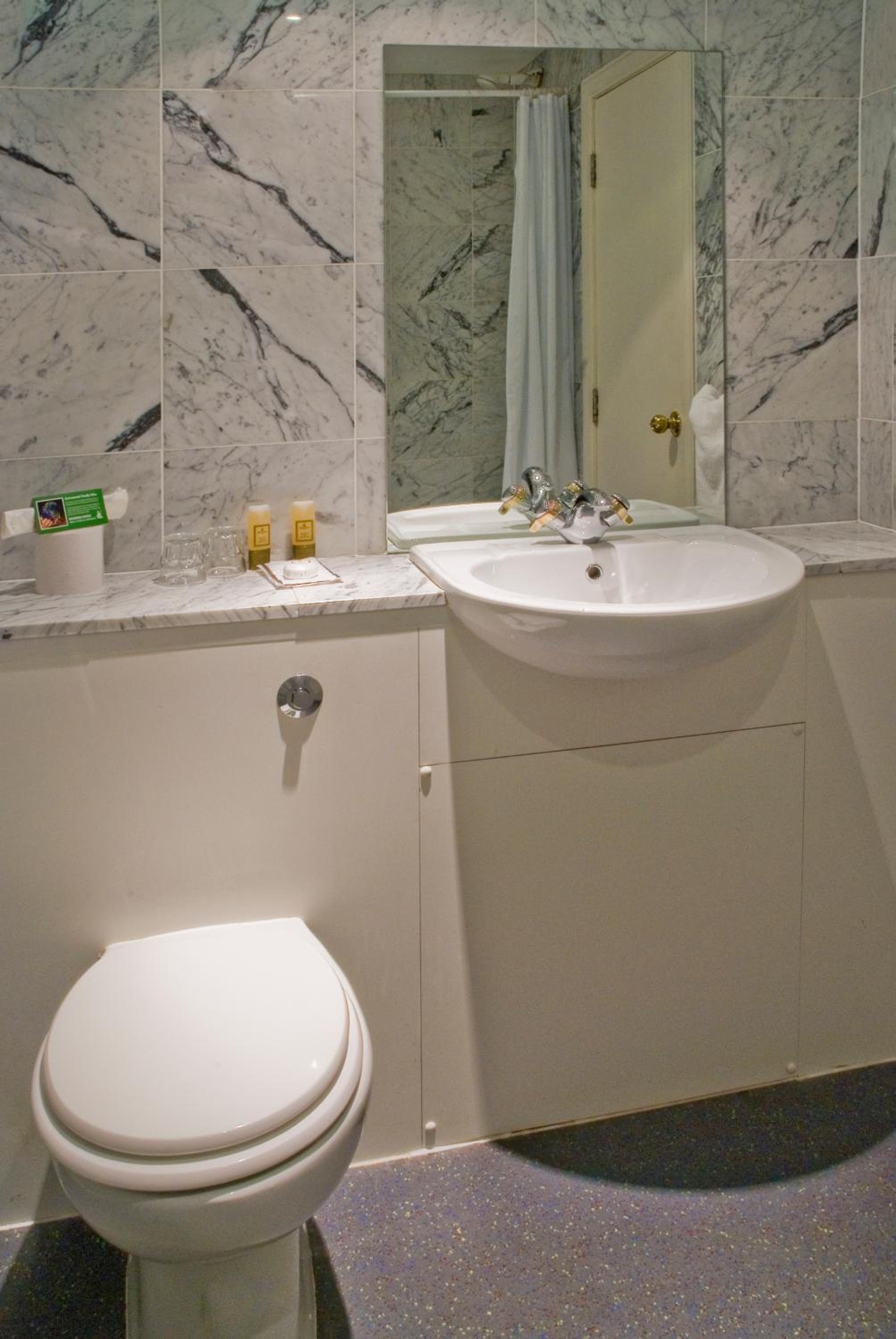 Double Room - Photo 5