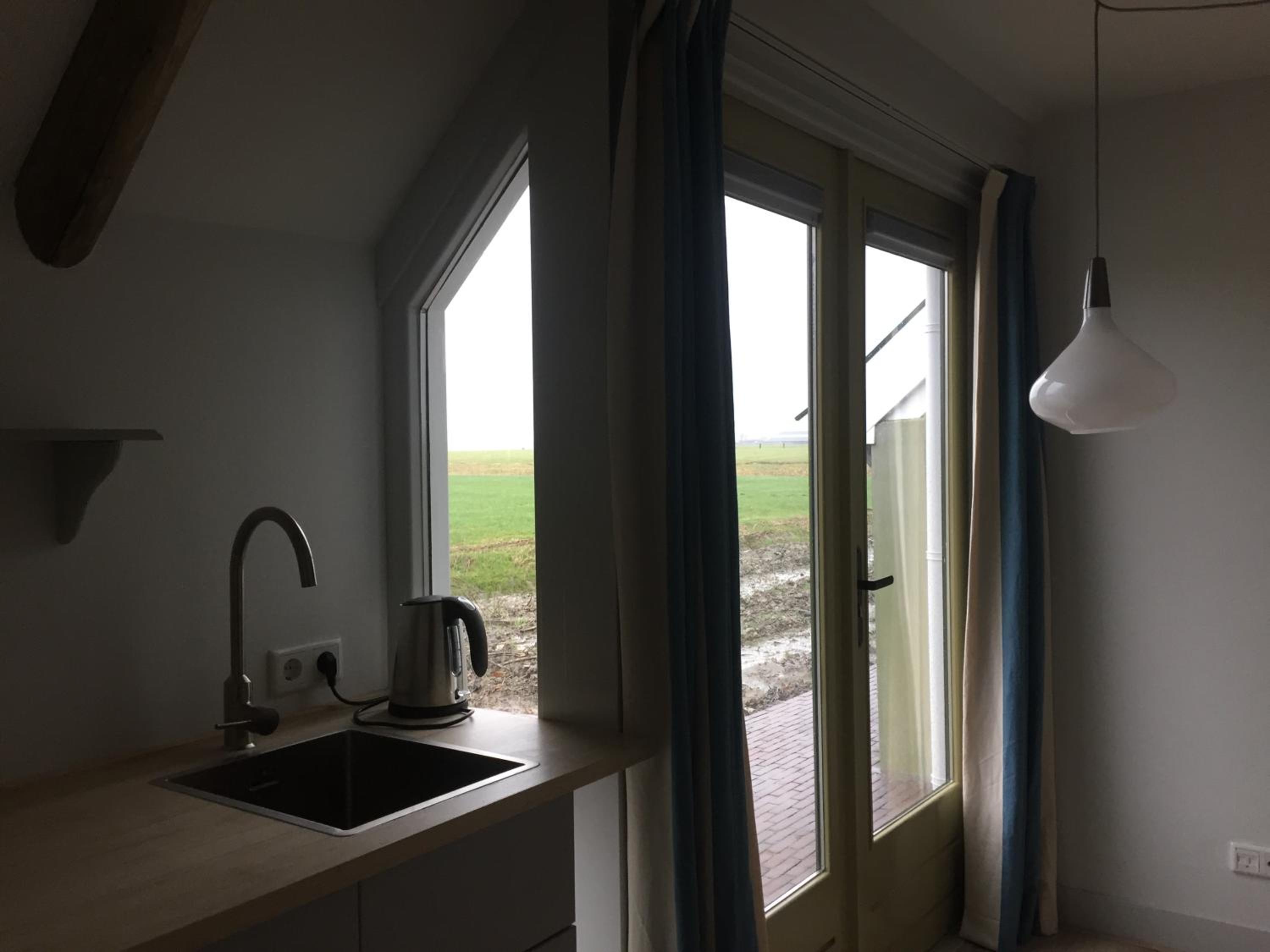 One-Bedroom Apartment - Photo 2