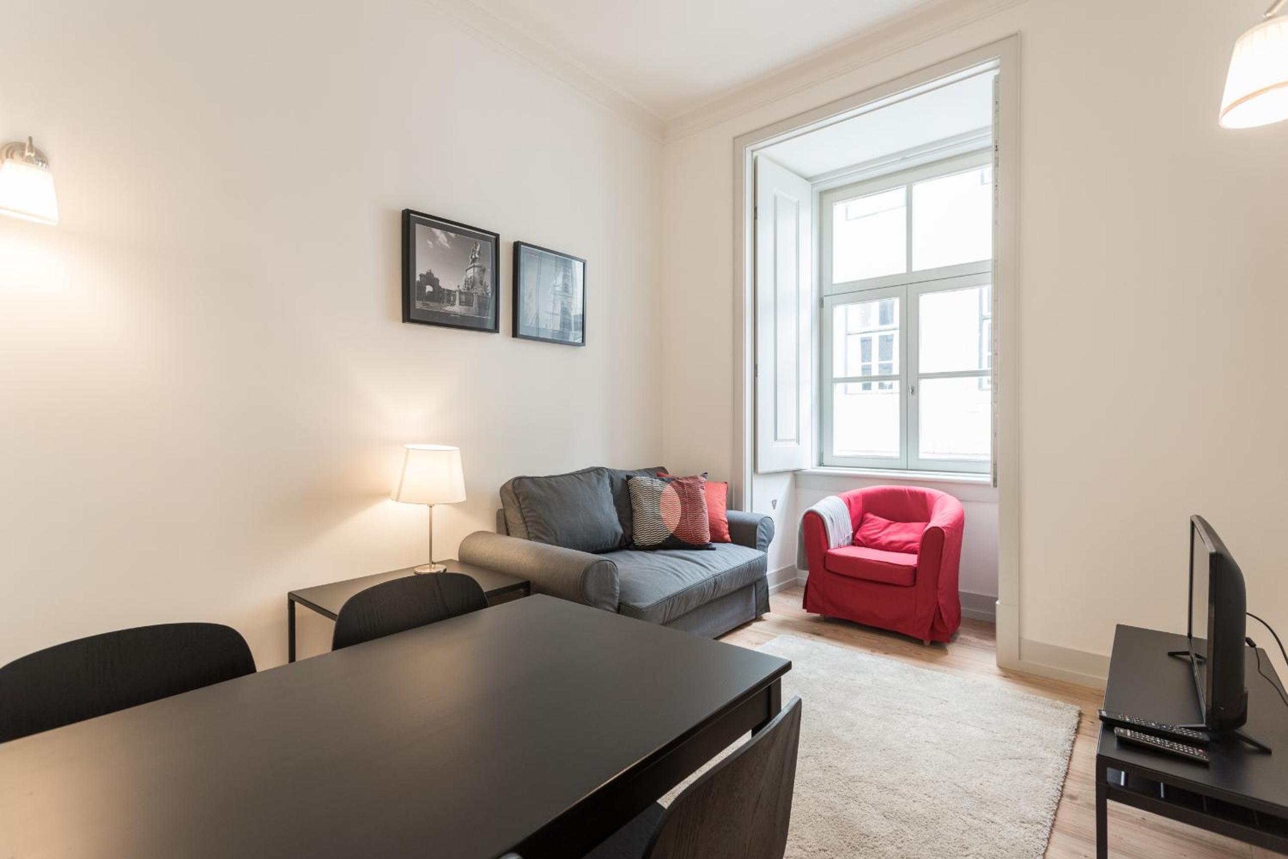 One-Bedroom Apartment photo 2