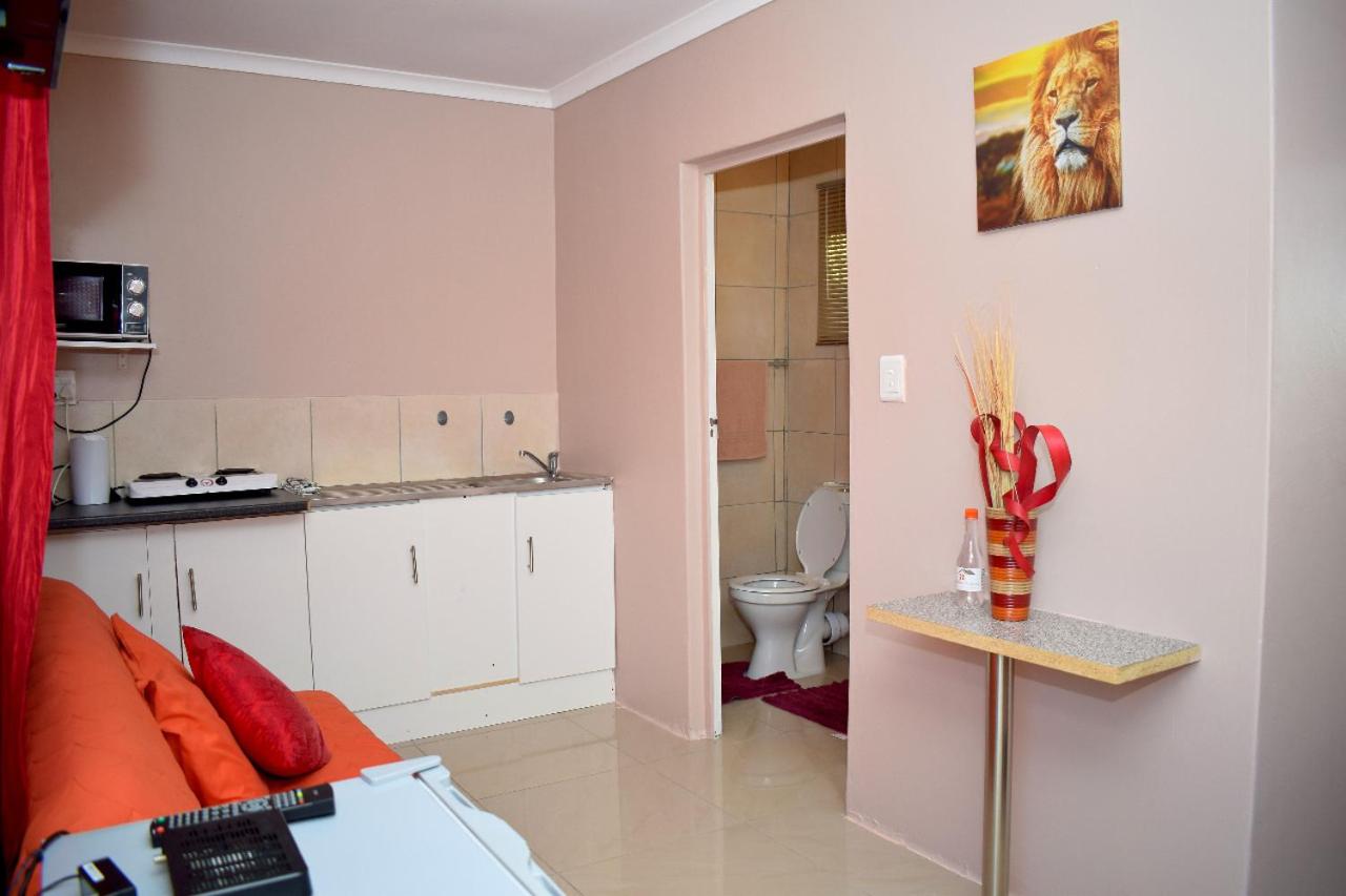 Deluxe Double Room (2 Adults + 1 Child) - Photo 6