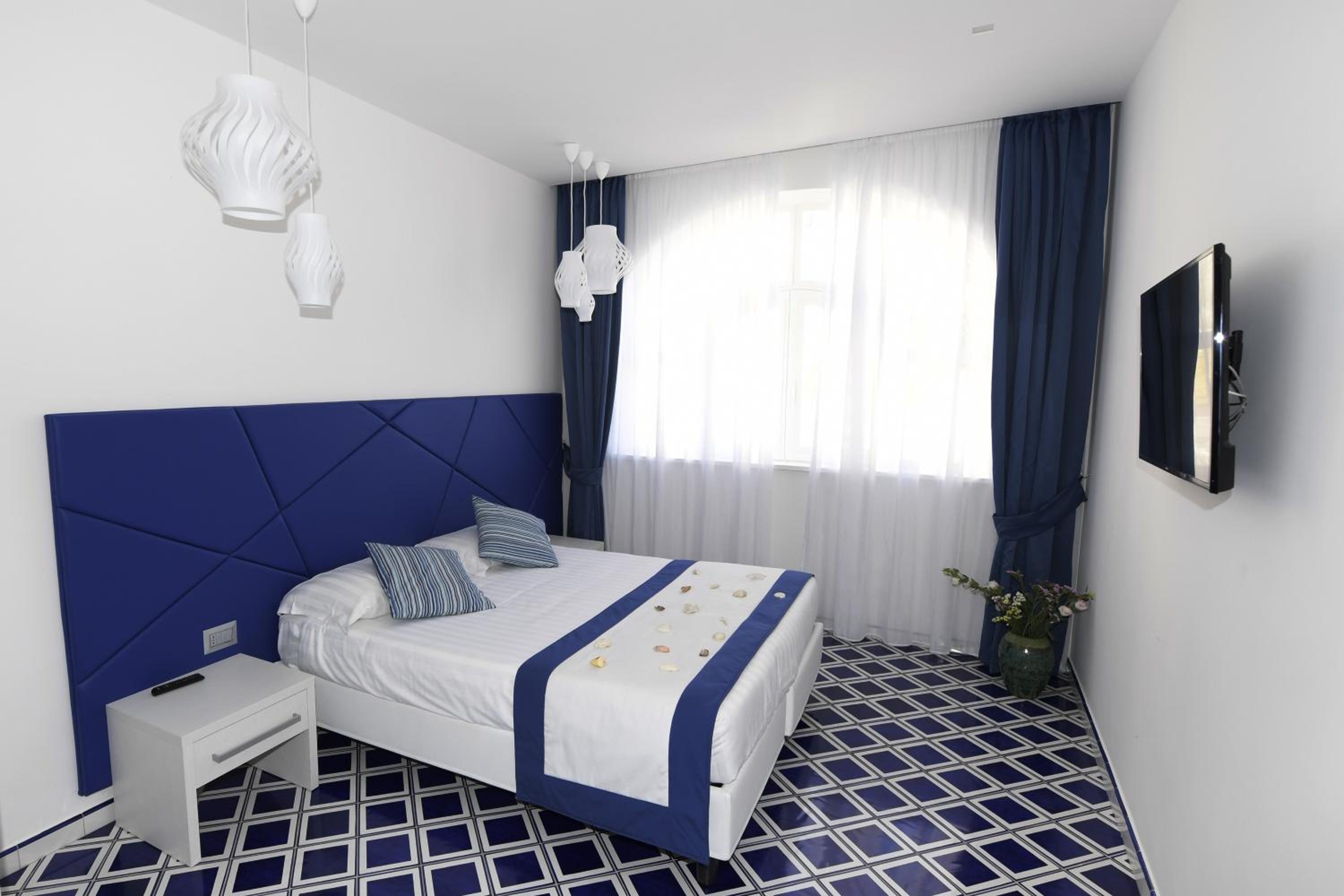 Superior Twin Room with Sea View photo 3