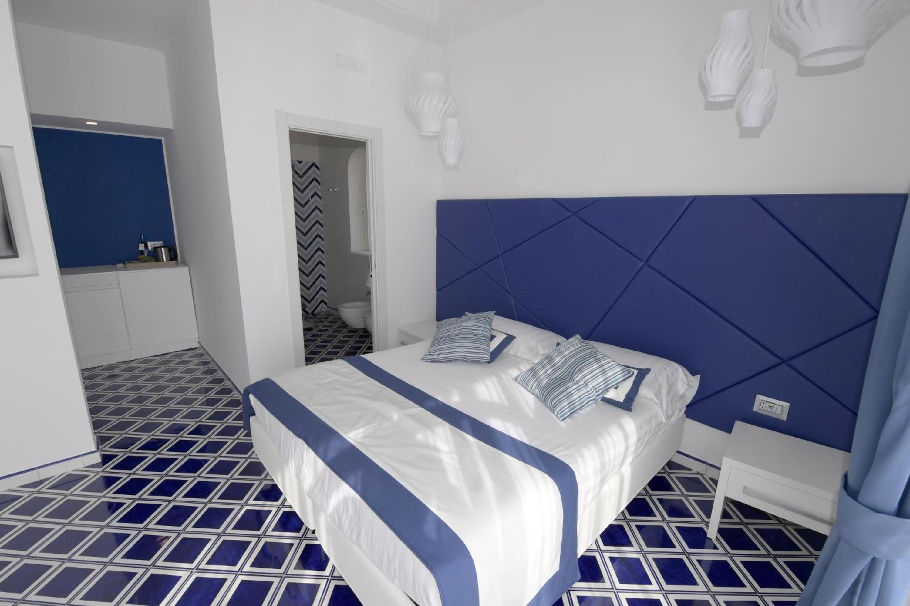 Superior Twin Room with Sea View photo 1