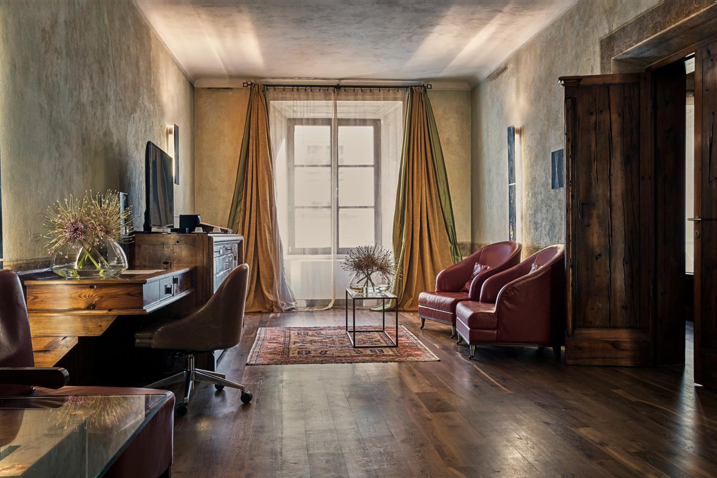Luxury Suite - Photo 1