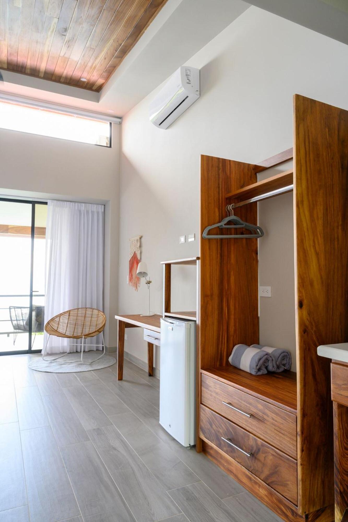 Deluxe Queen Room with Two Queen Beds photo 2