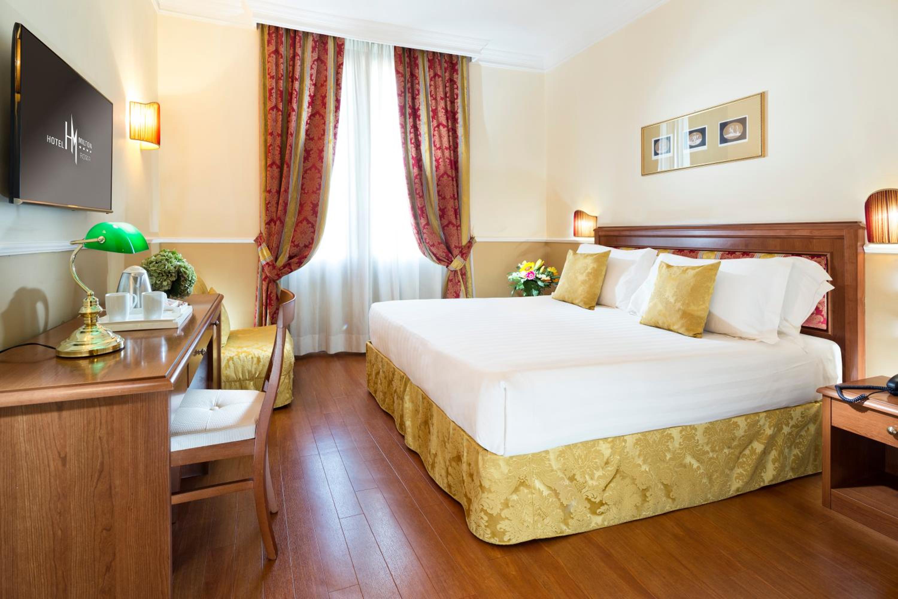 Triple Room thumbnail 5