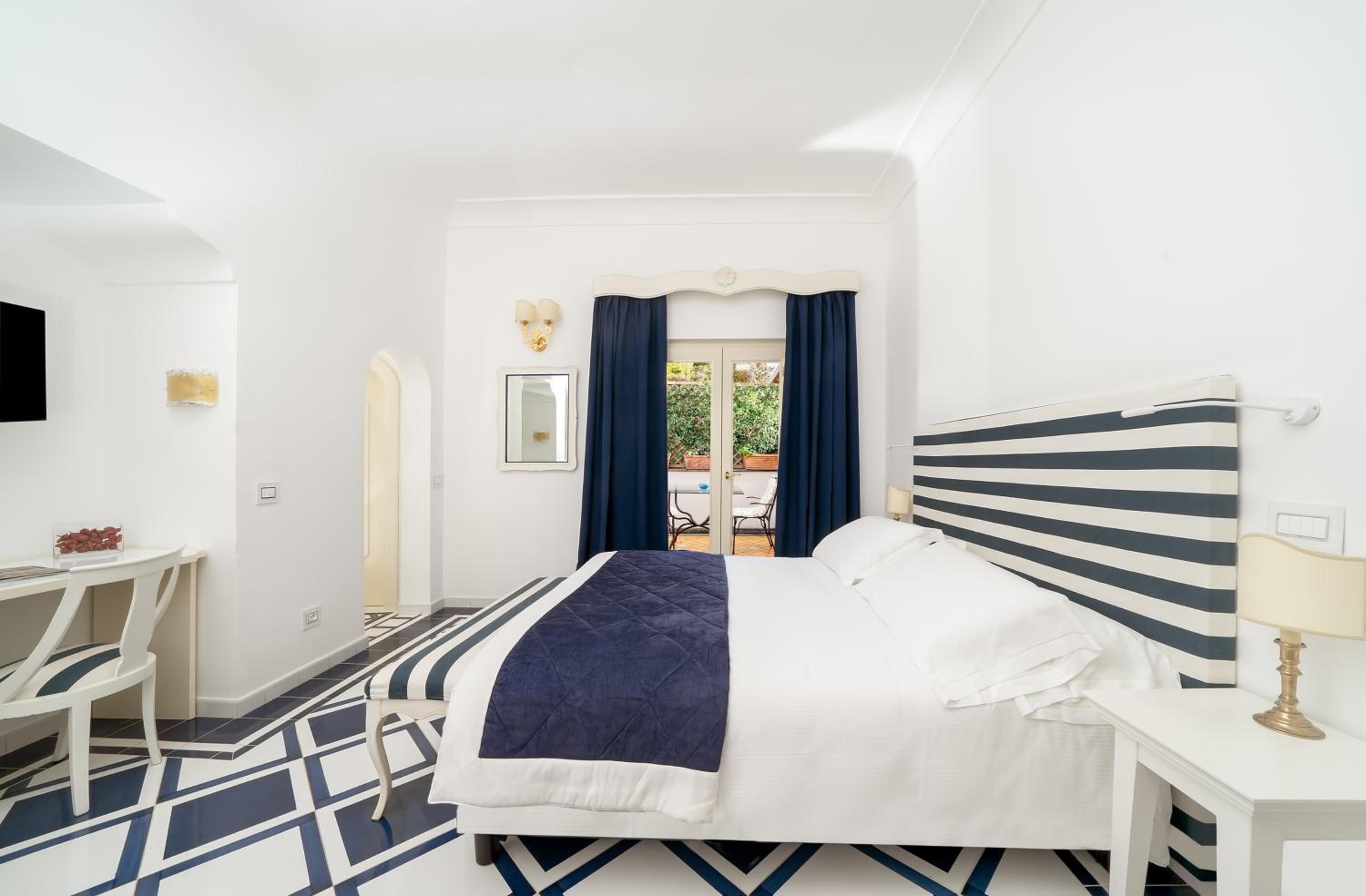 Double Room - Photo 5