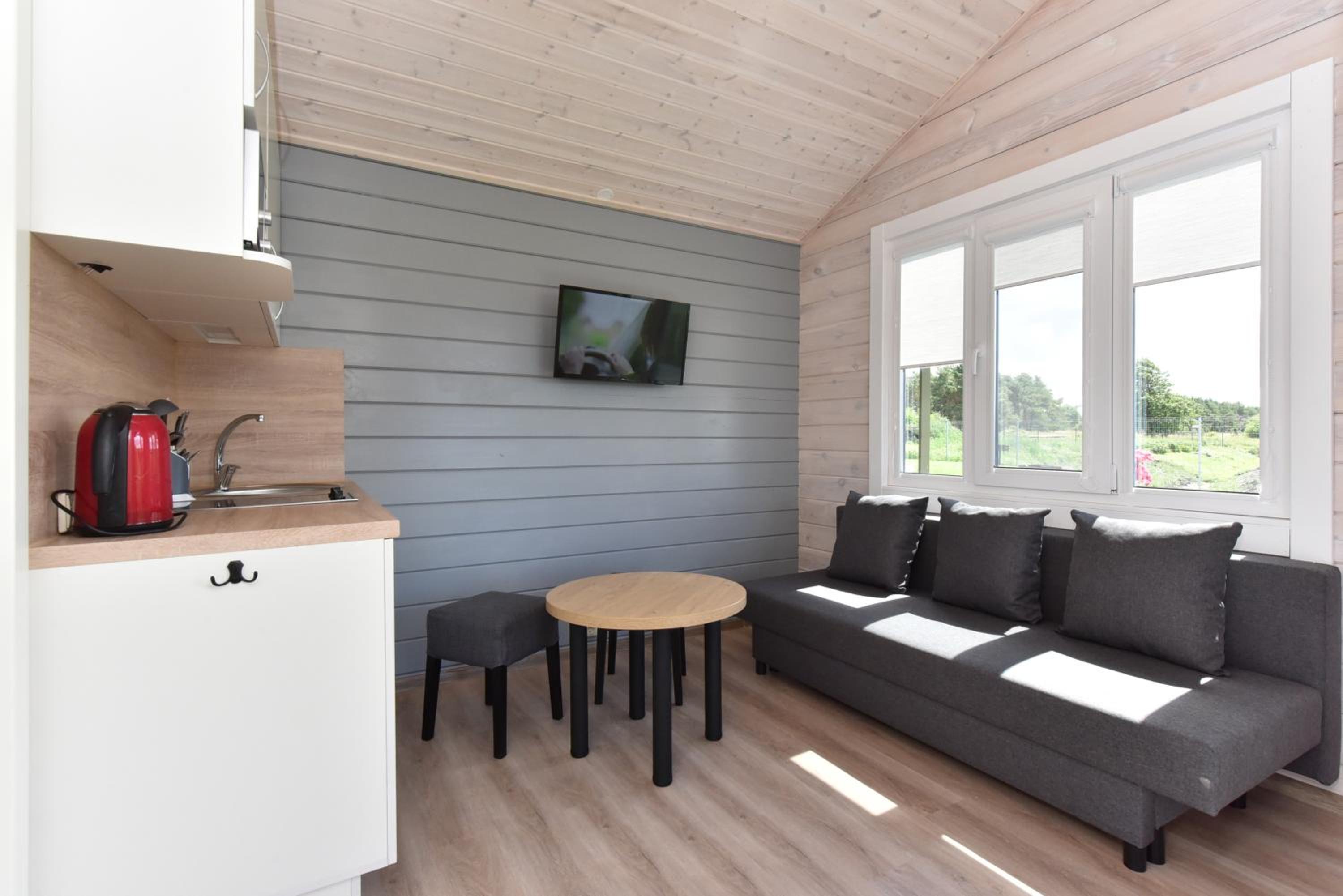 One-Bedroom House - Photo 2