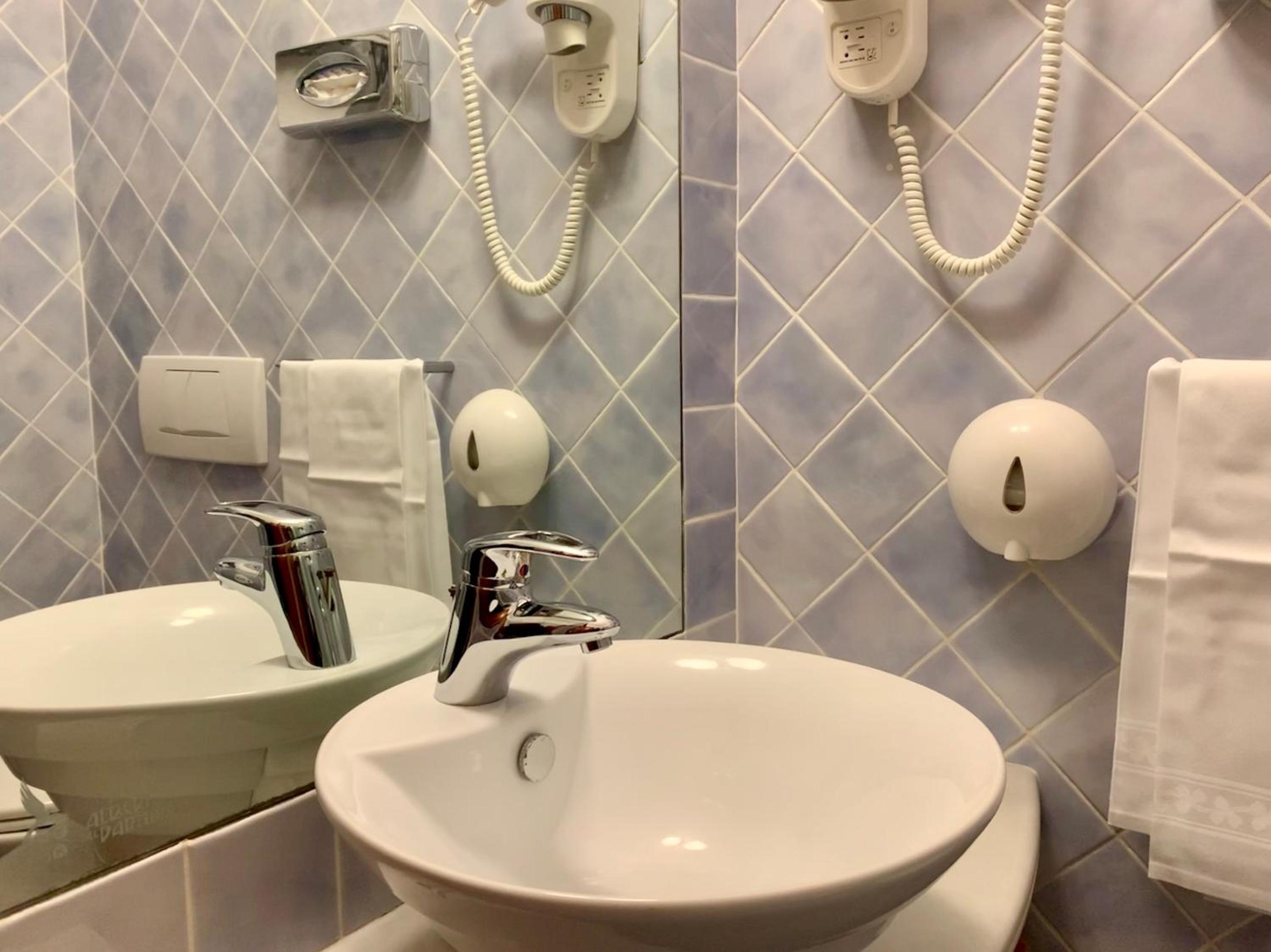 Classic Triple Room - Photo 8