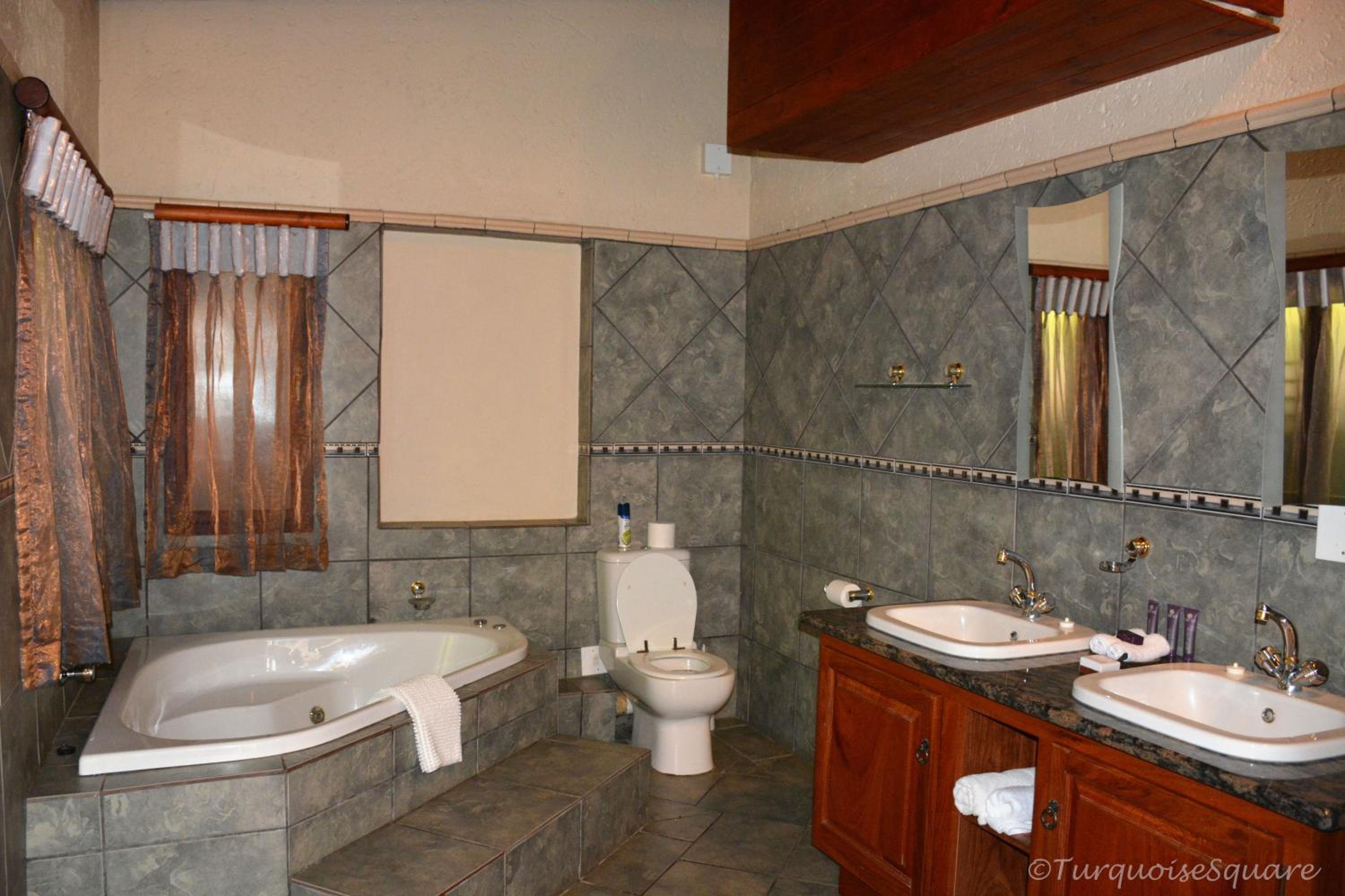 Suite with Spa Bath - Photo 5