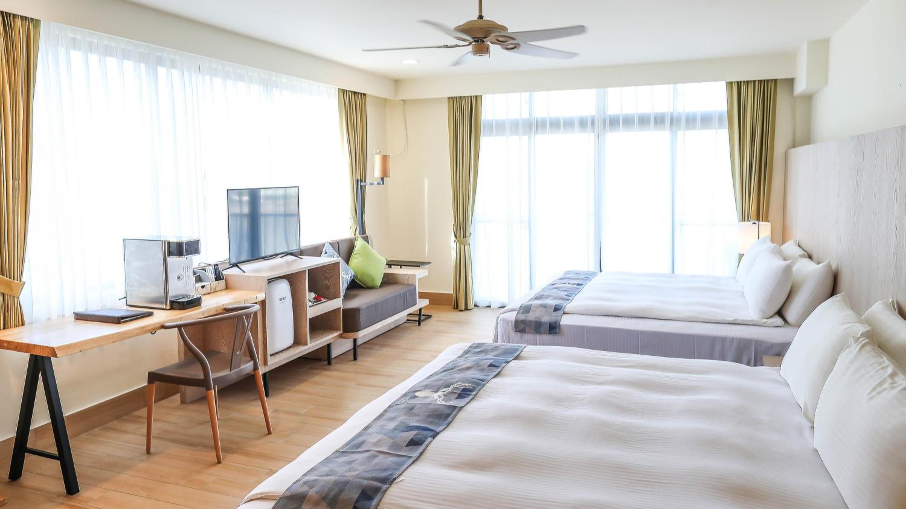 Standard Twin Room with Sea View