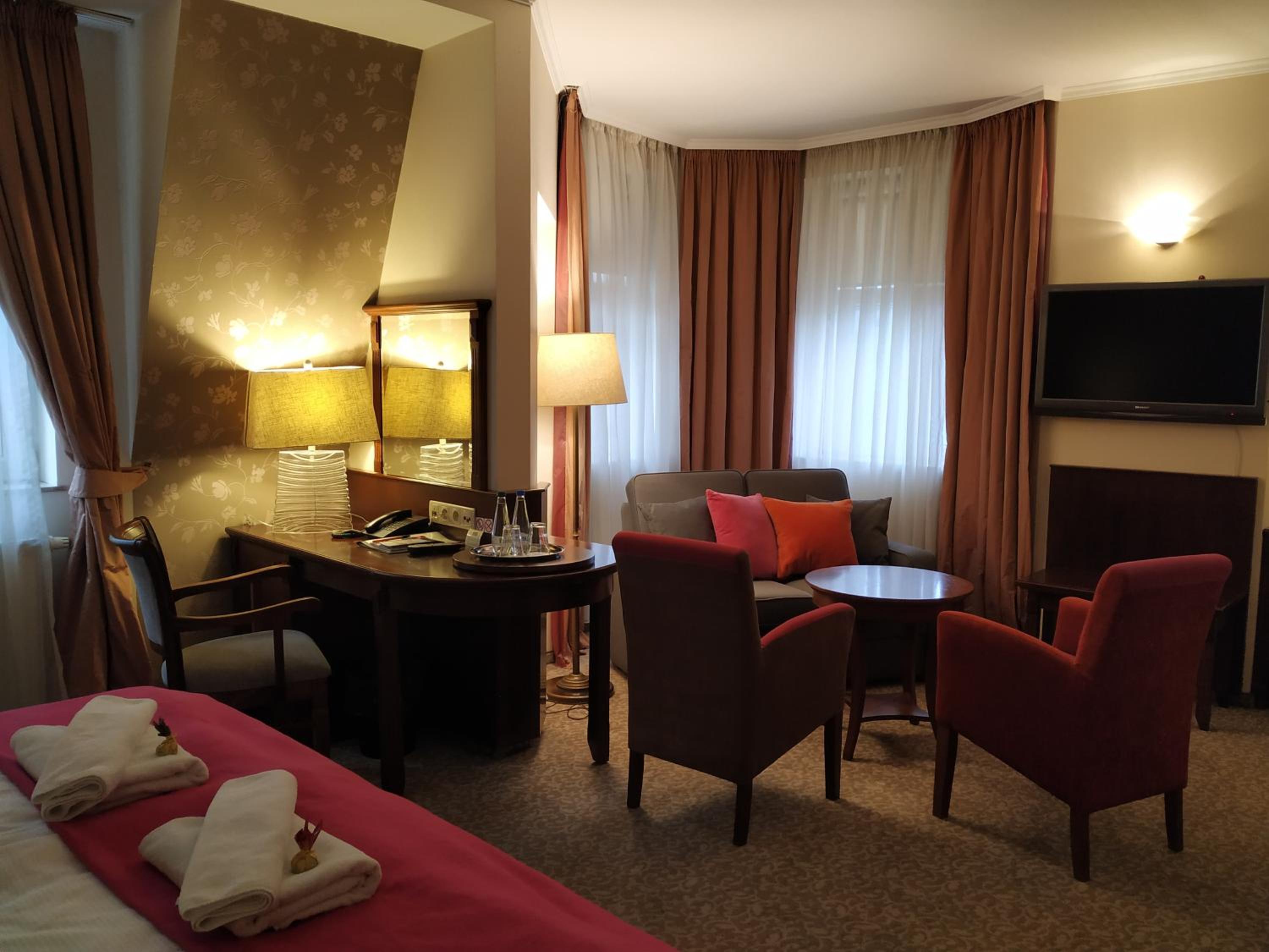 Deluxe Double or Twin Room - Photo 7