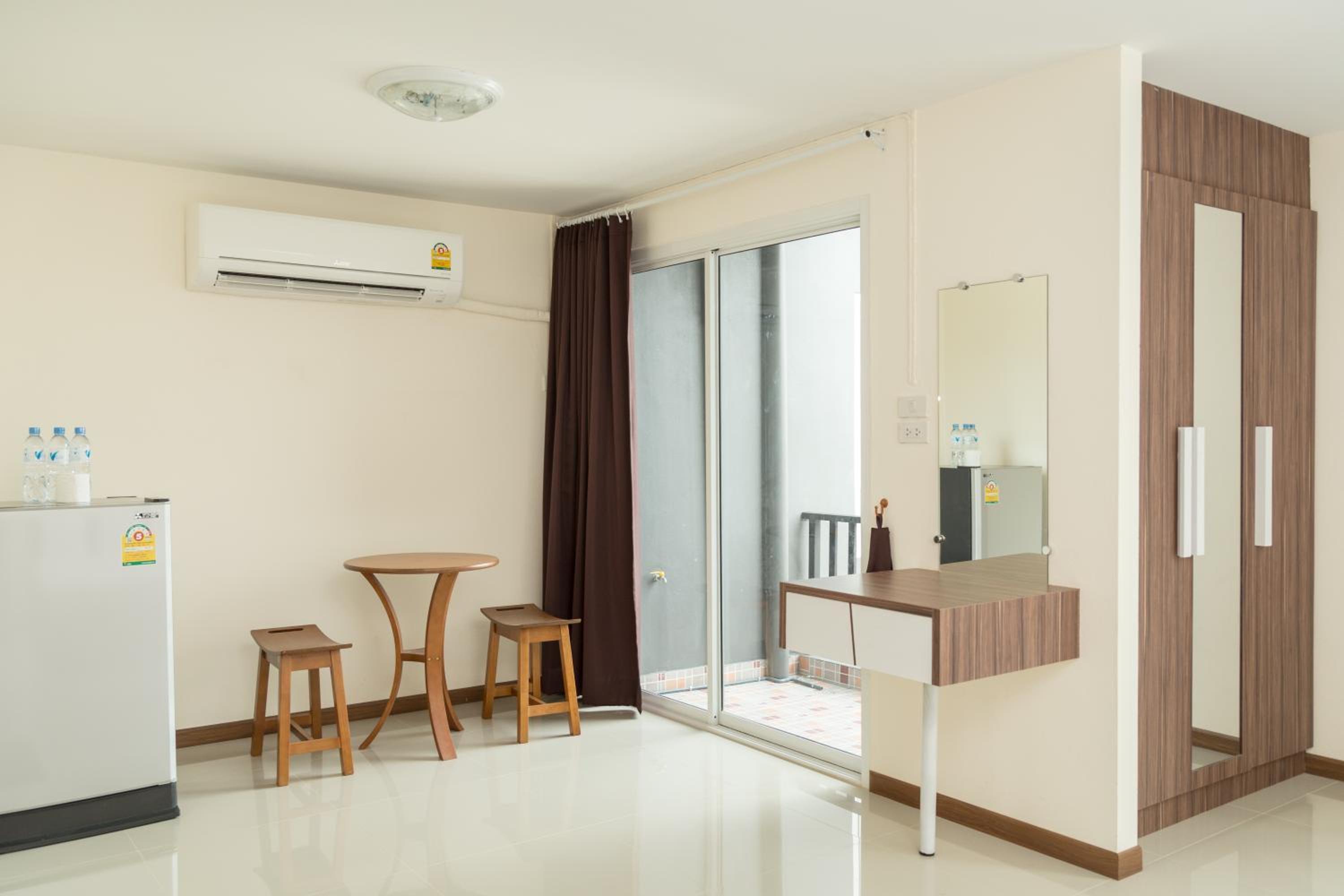 Family Room - Photo 2