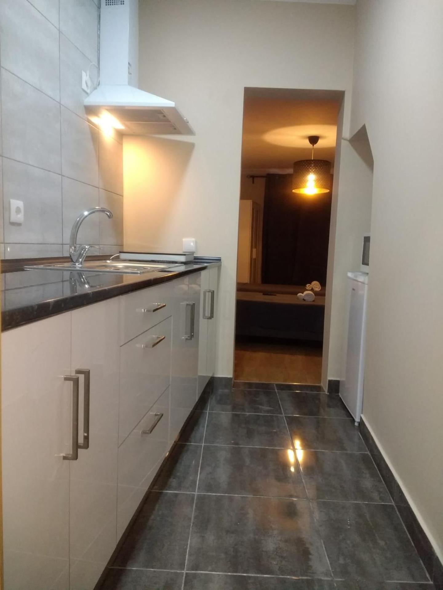 Studio with Balcony - Photo 8