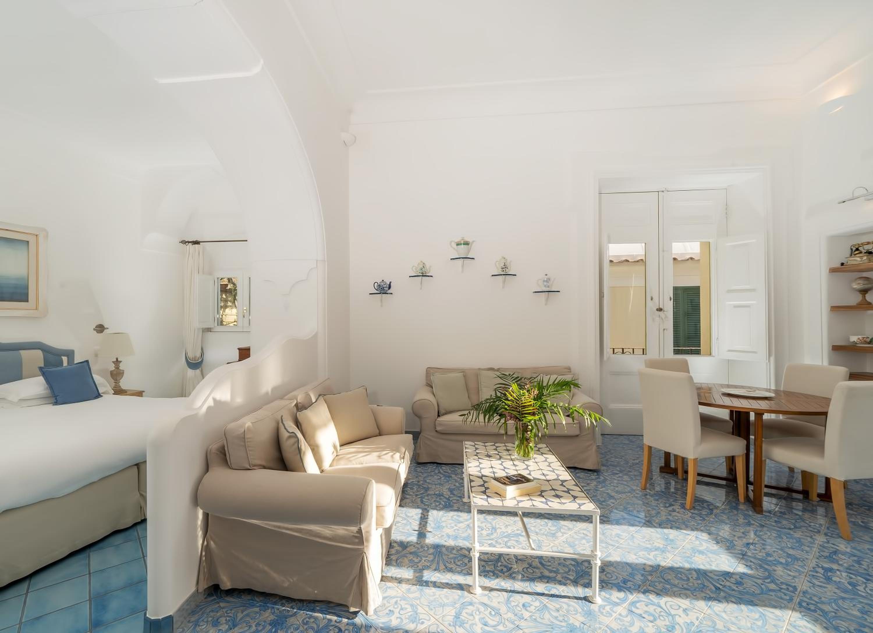 Executive Suite - Photo 1