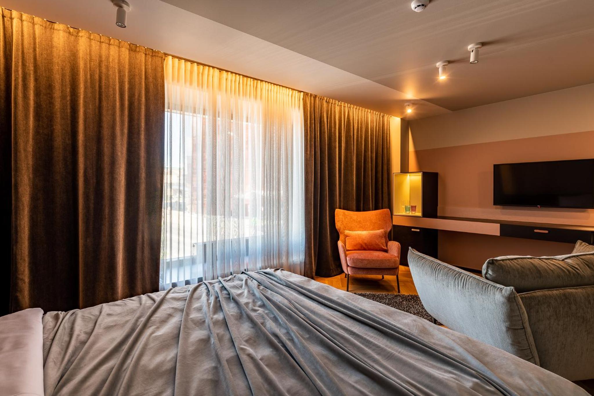 Deluxe King Room - Photo 1