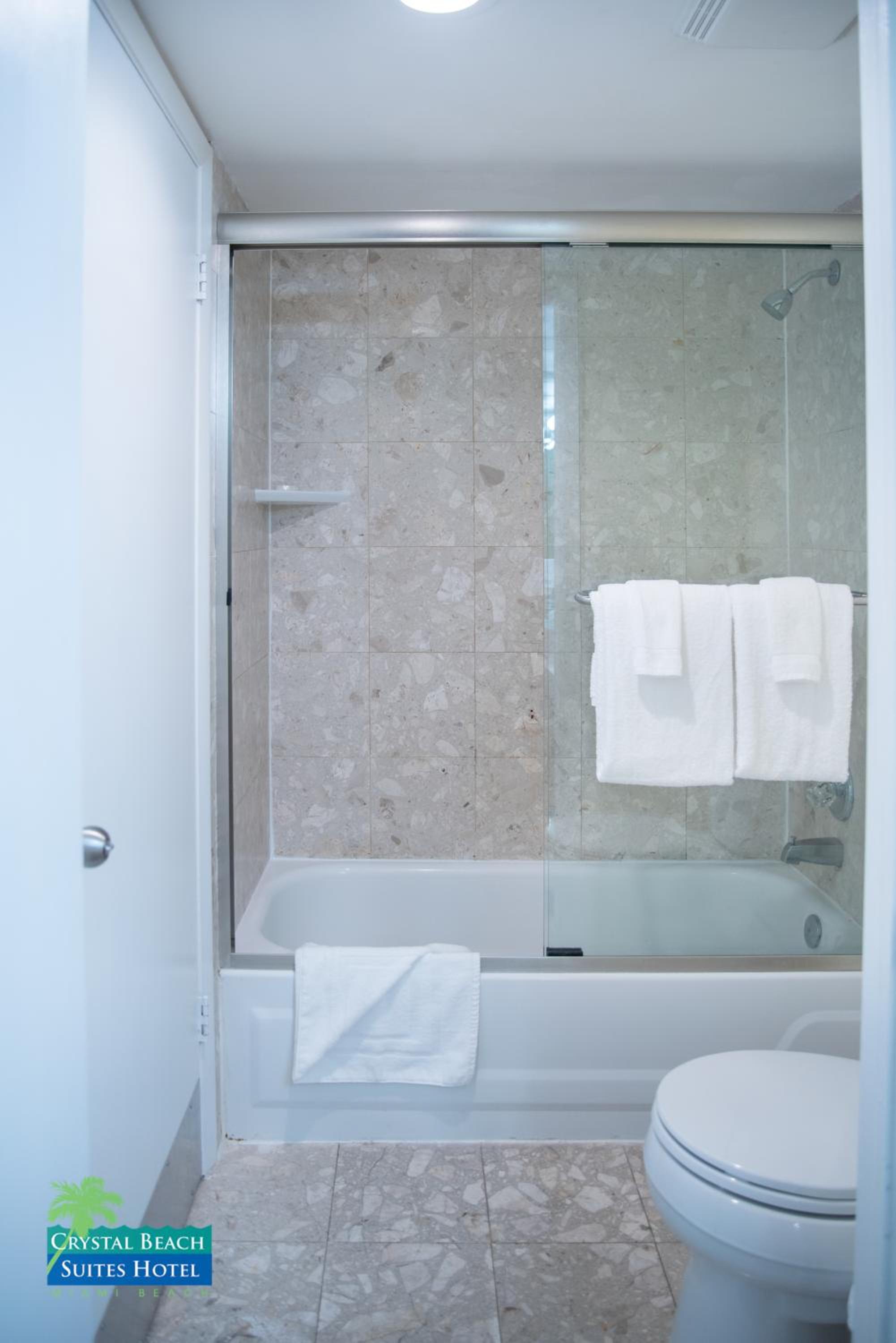 Queen Suite - Photo 7