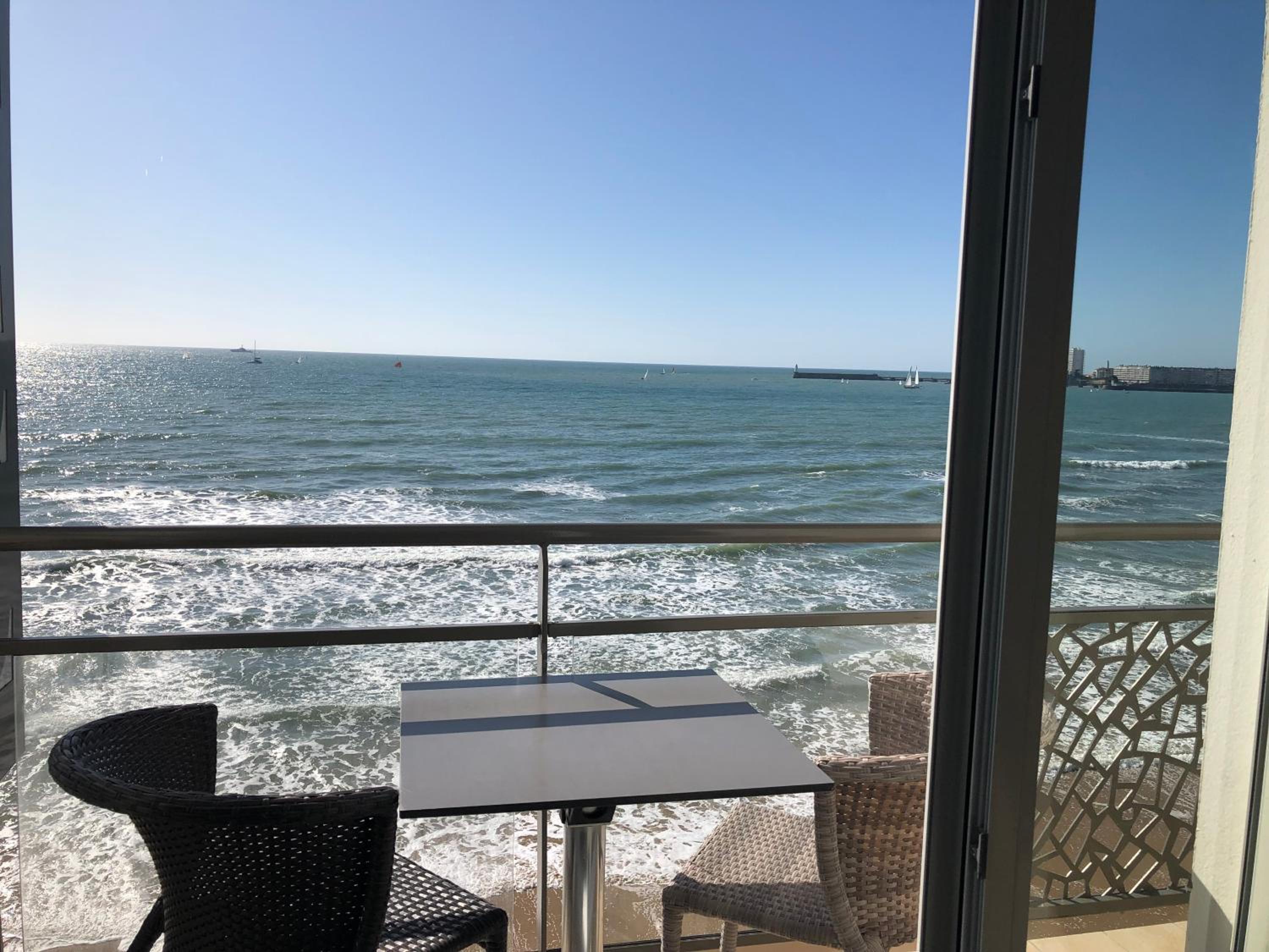Double Room with Sea View - Photo 2