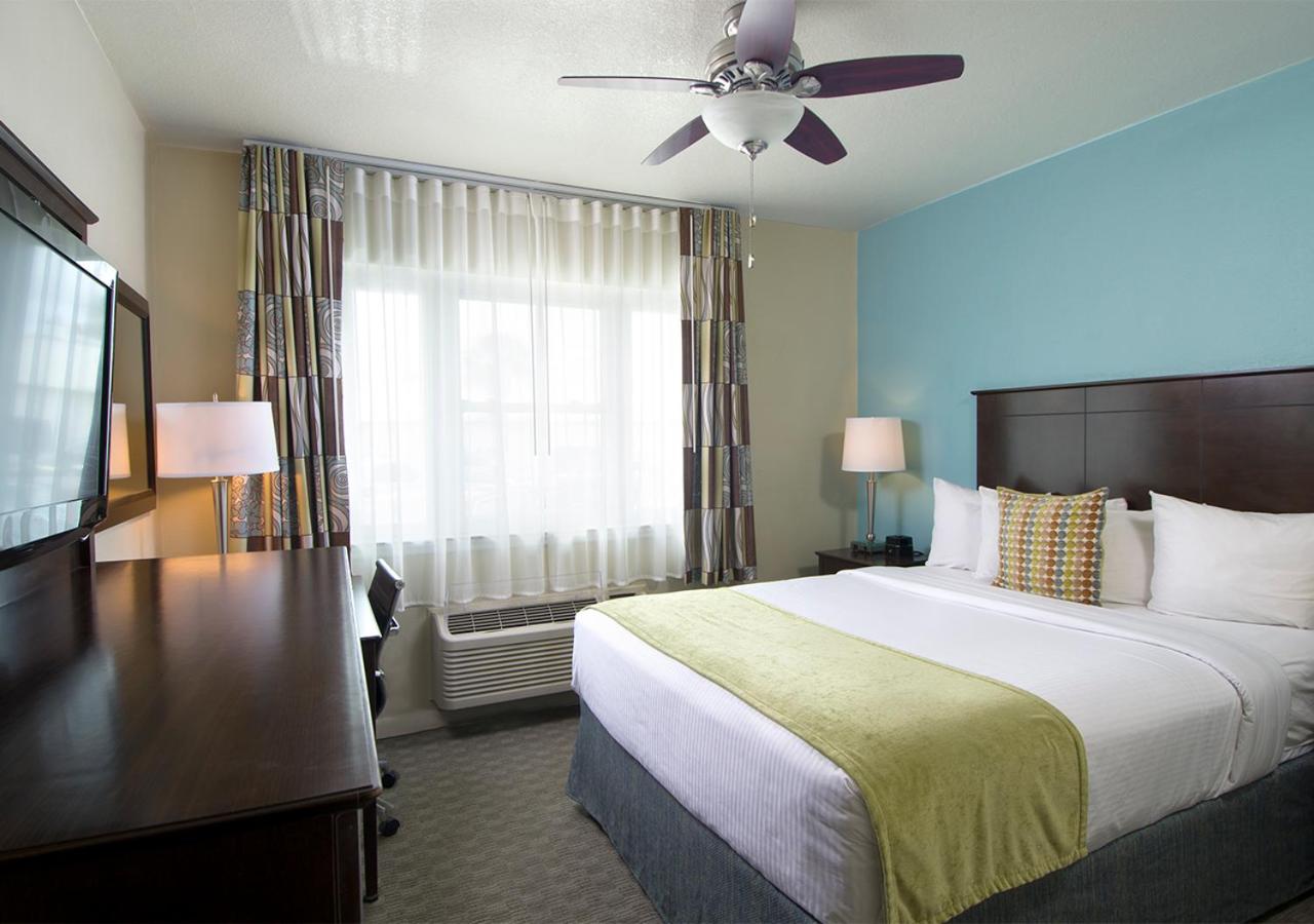 Standard Queen Room photo 3