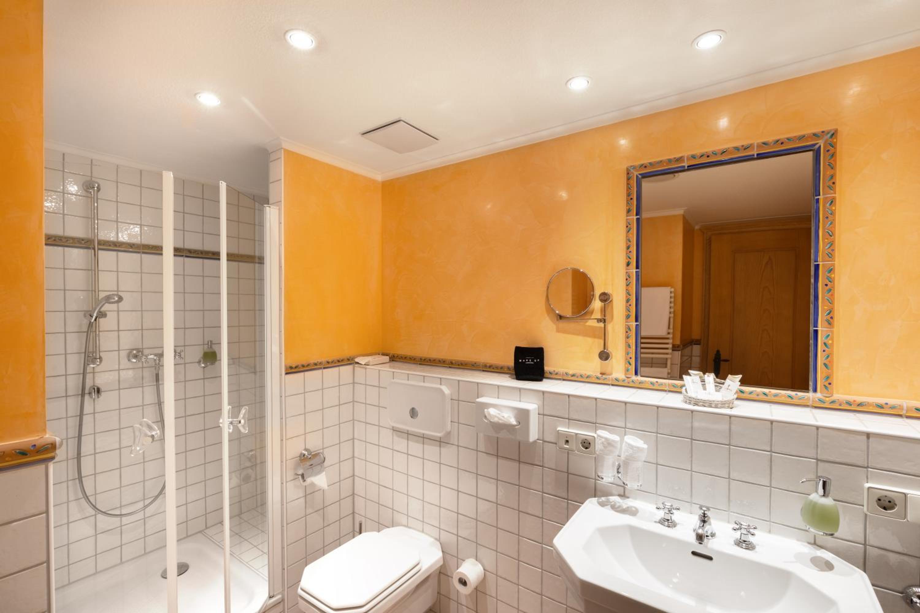 Double Room Premium on Ground Floor and Street Side - No Lake View - Photo 5
