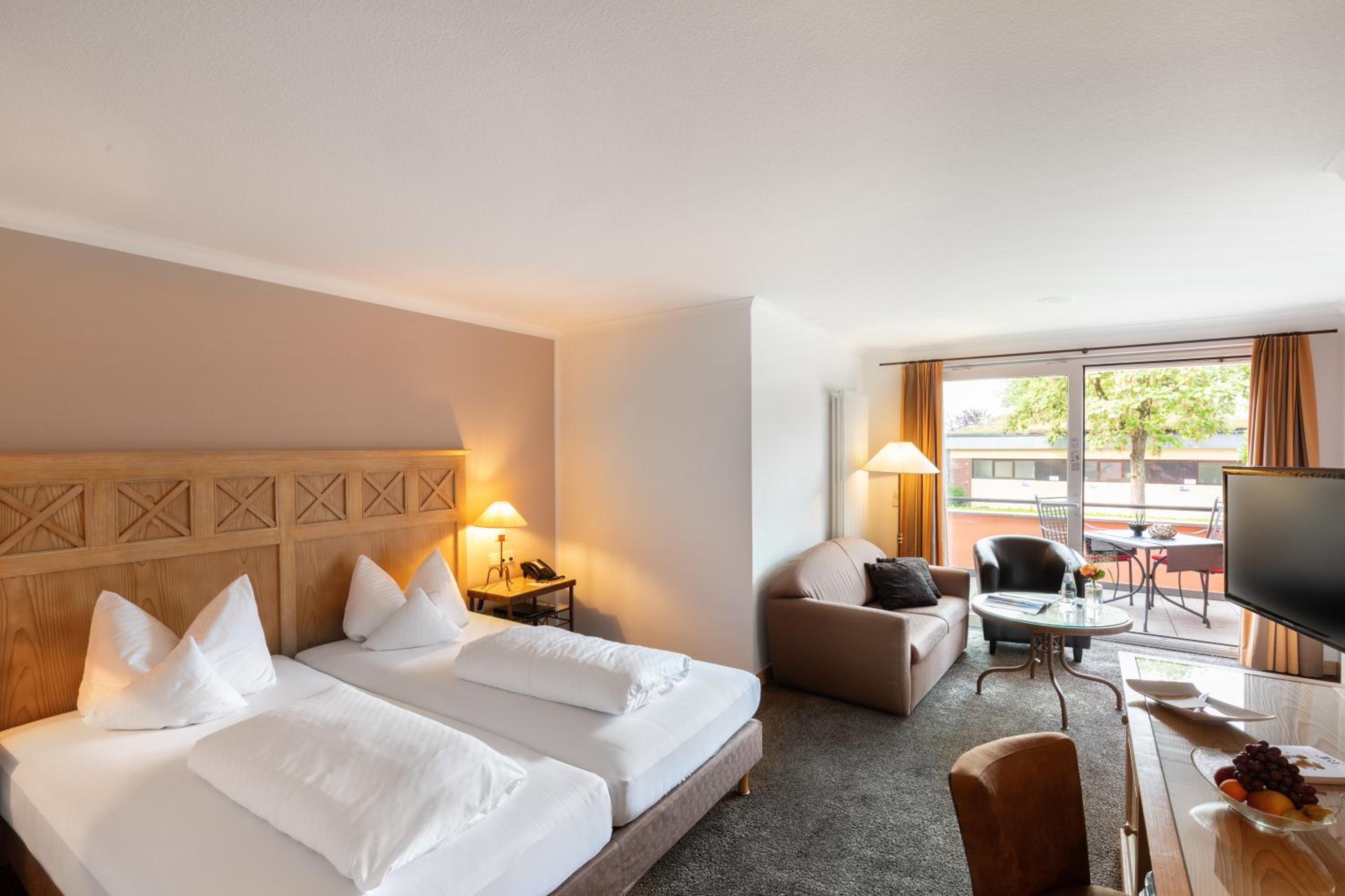 Double Room Premium on Ground Floor and Street Side - No Lake View - Photo 4