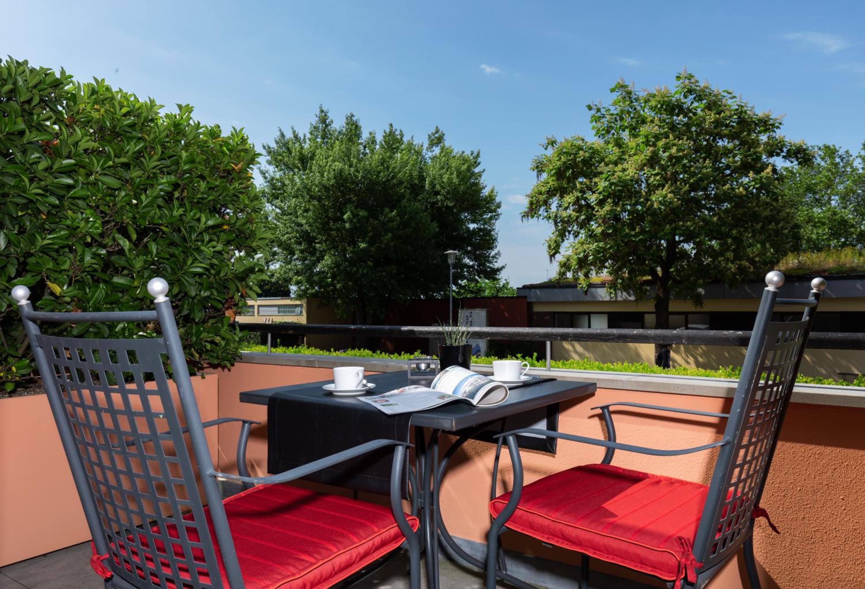 Double Room Premium on Ground Floor and Street Side - No Lake View - Photo 9