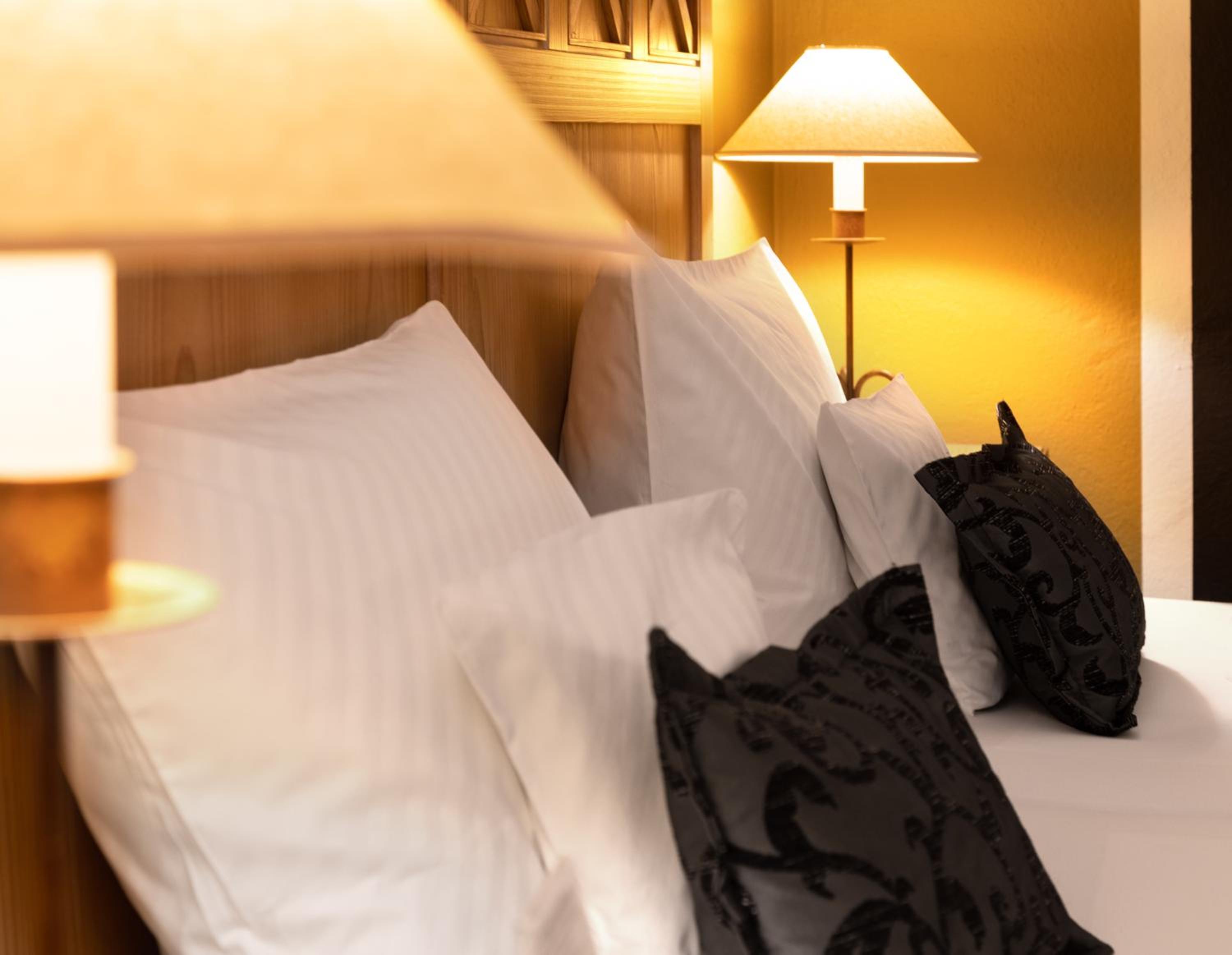 Double Room Premium on Ground Floor and Street Side - No Lake View - Photo 8