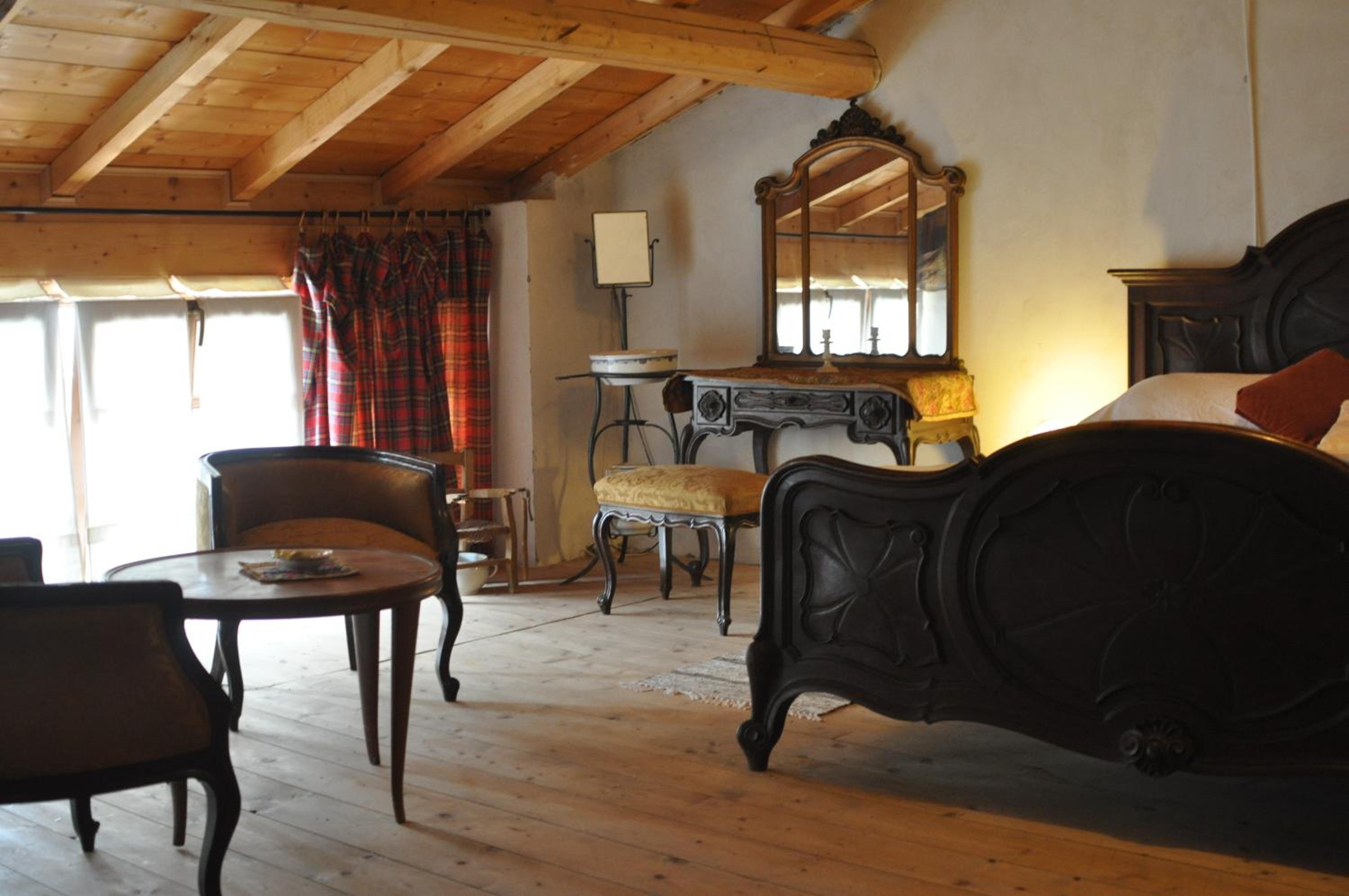 King Suite with Spa Bath - Photo 2