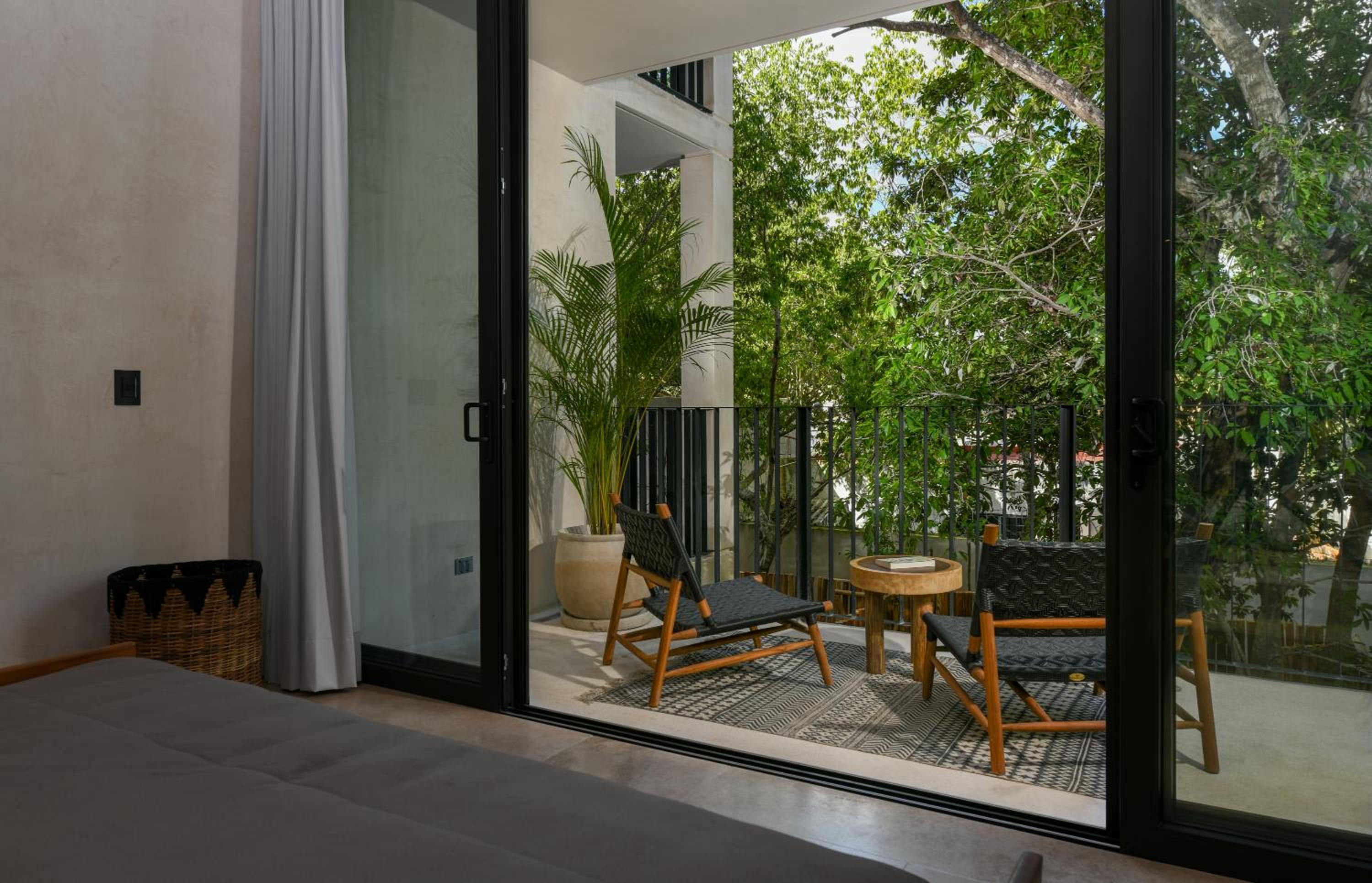 King Suite with Balcony and Garden View - Photo 5