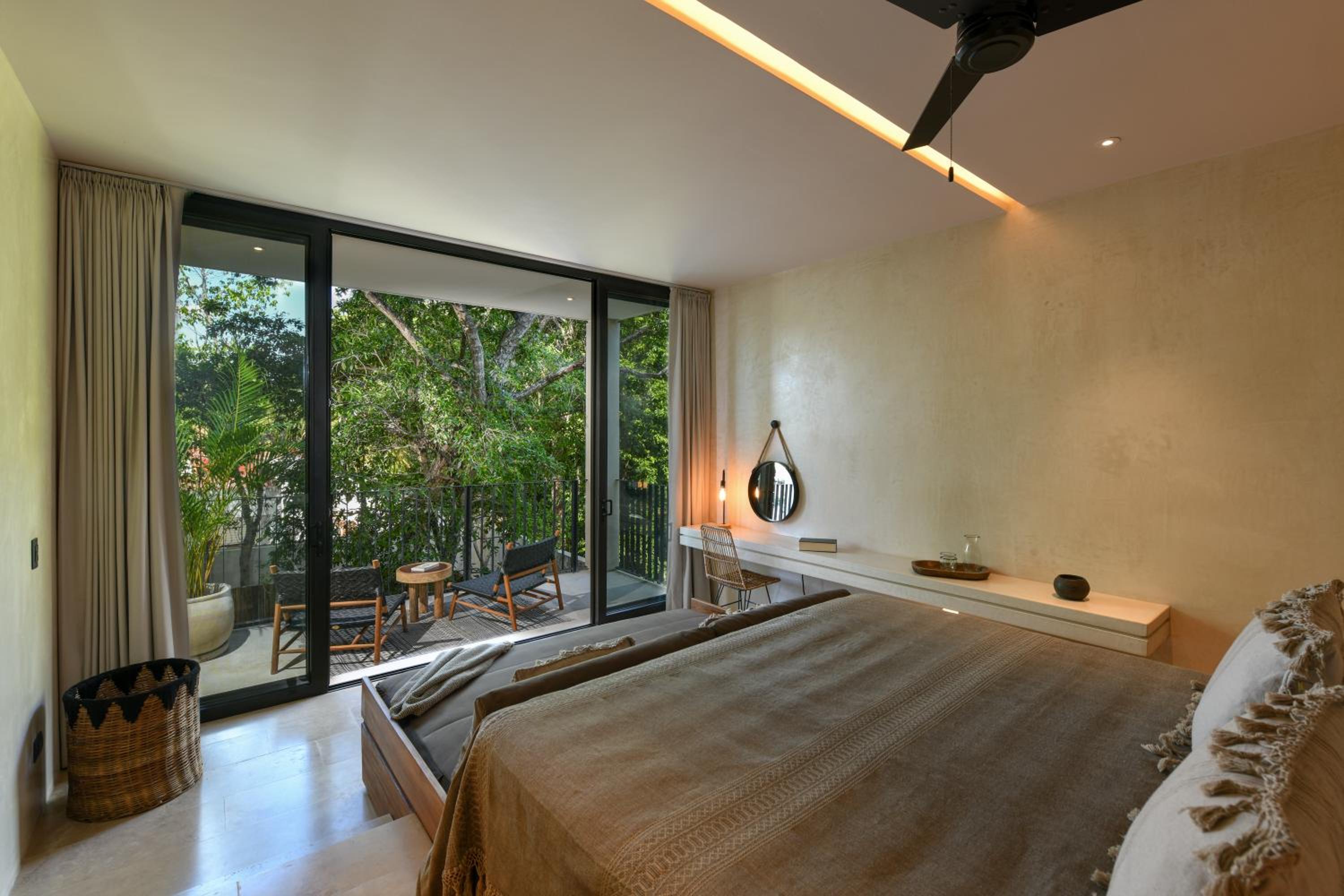 King Suite with Balcony and Garden View - Photo 1