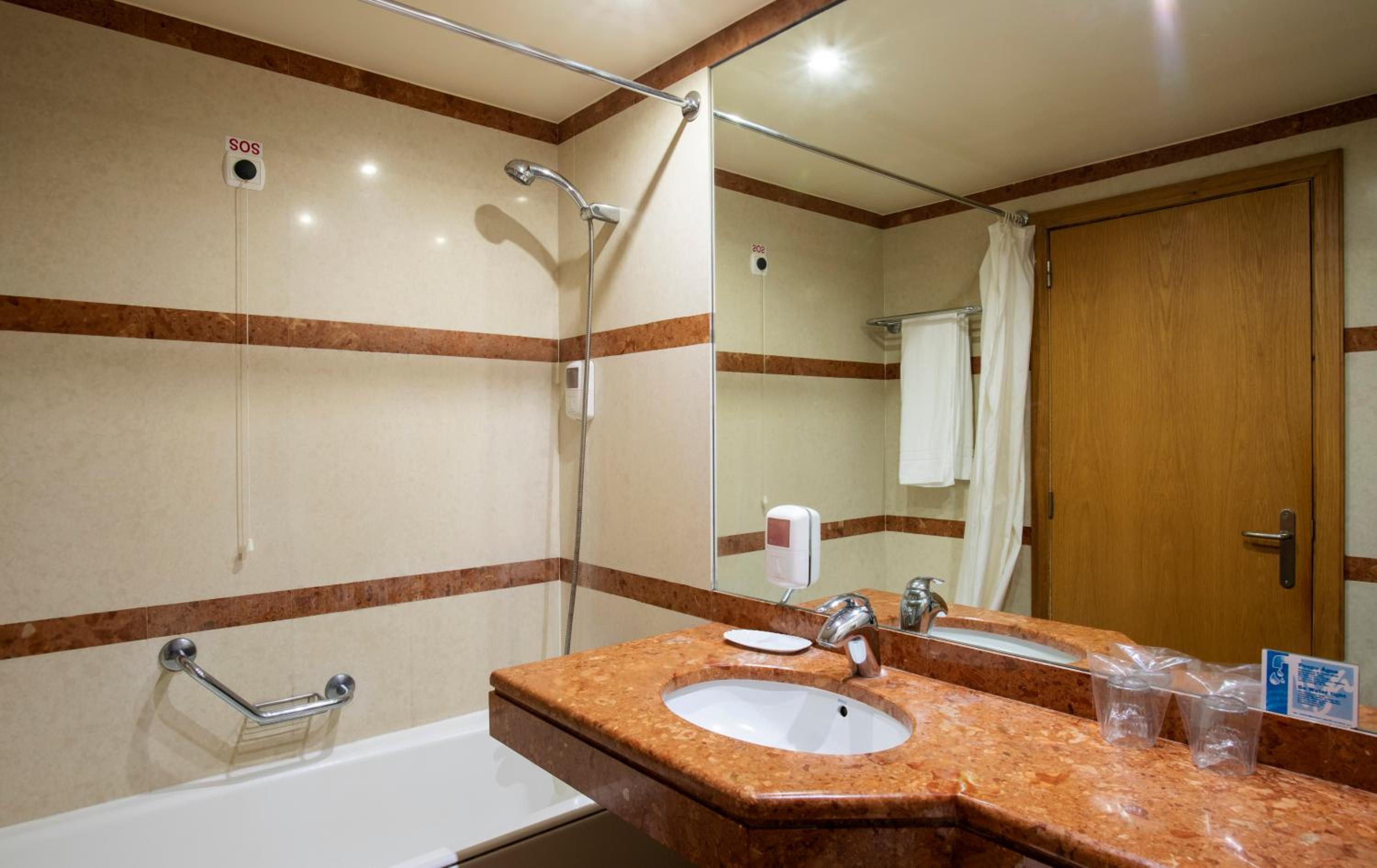 Standard Double Room with Mountain View photo 3